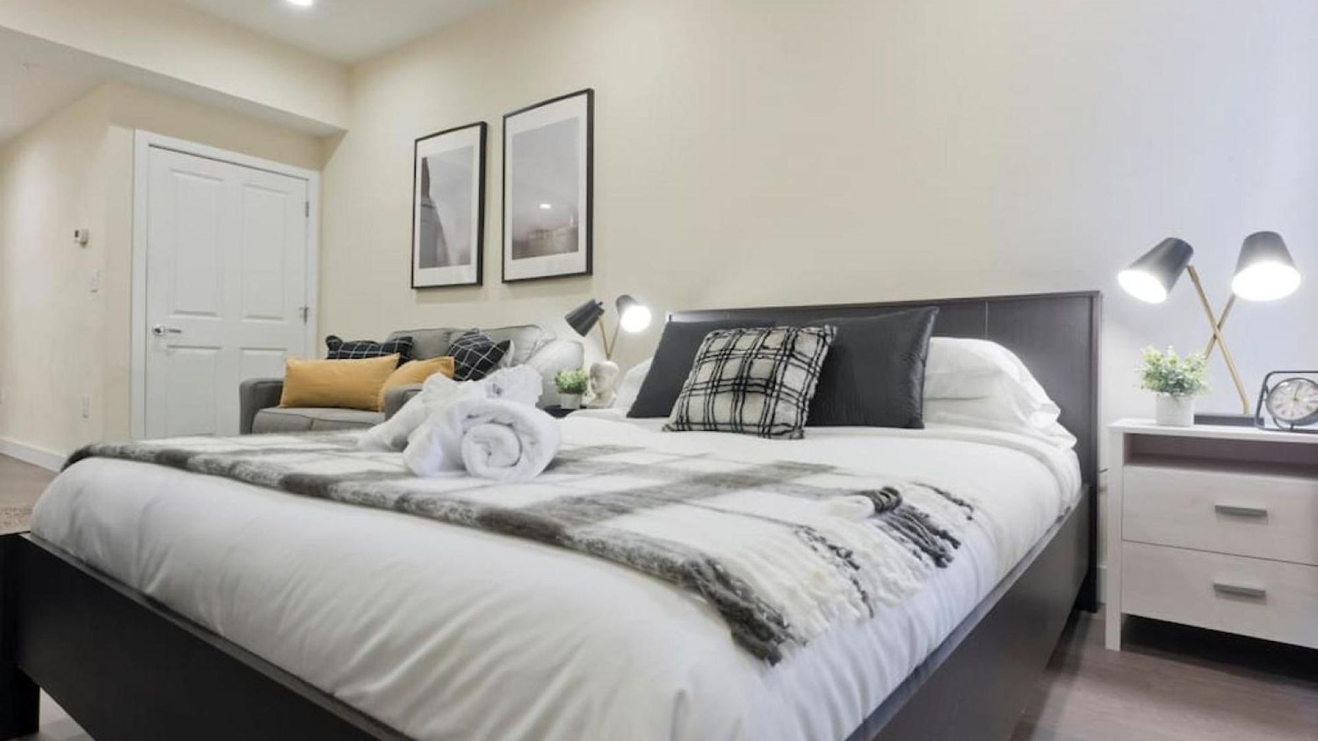 Apartment Centrally Located Loft Walk Anywhere Pets Ok