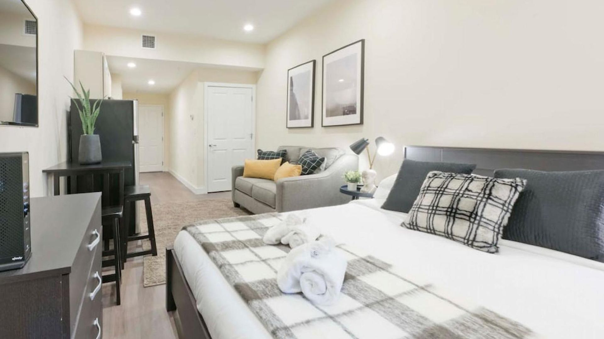 Centrally Located Loft Walk Anywhere Pets Ok * Boston