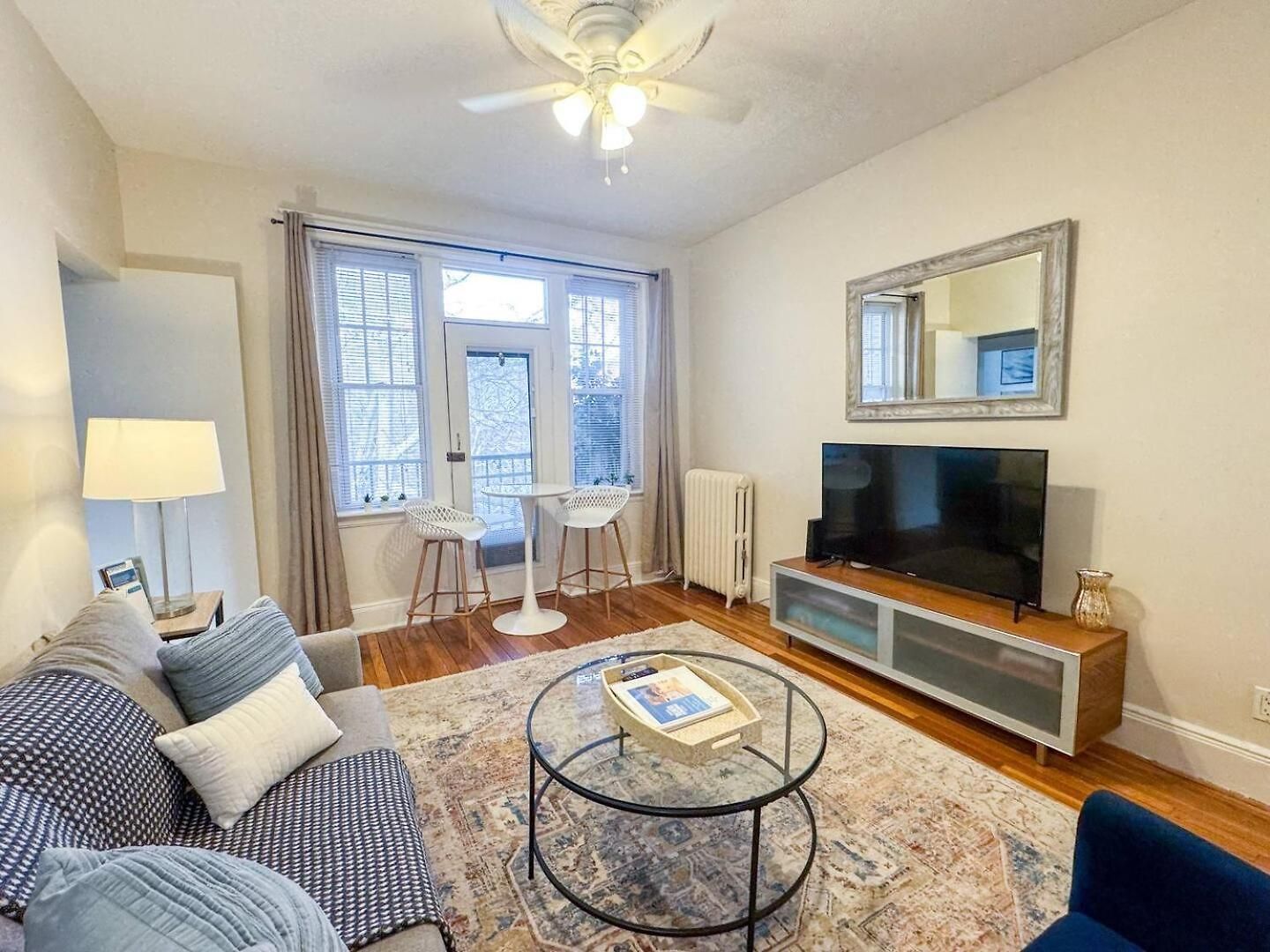2 Bed, In Unit Laundry, College, Balcony Apartment Boston