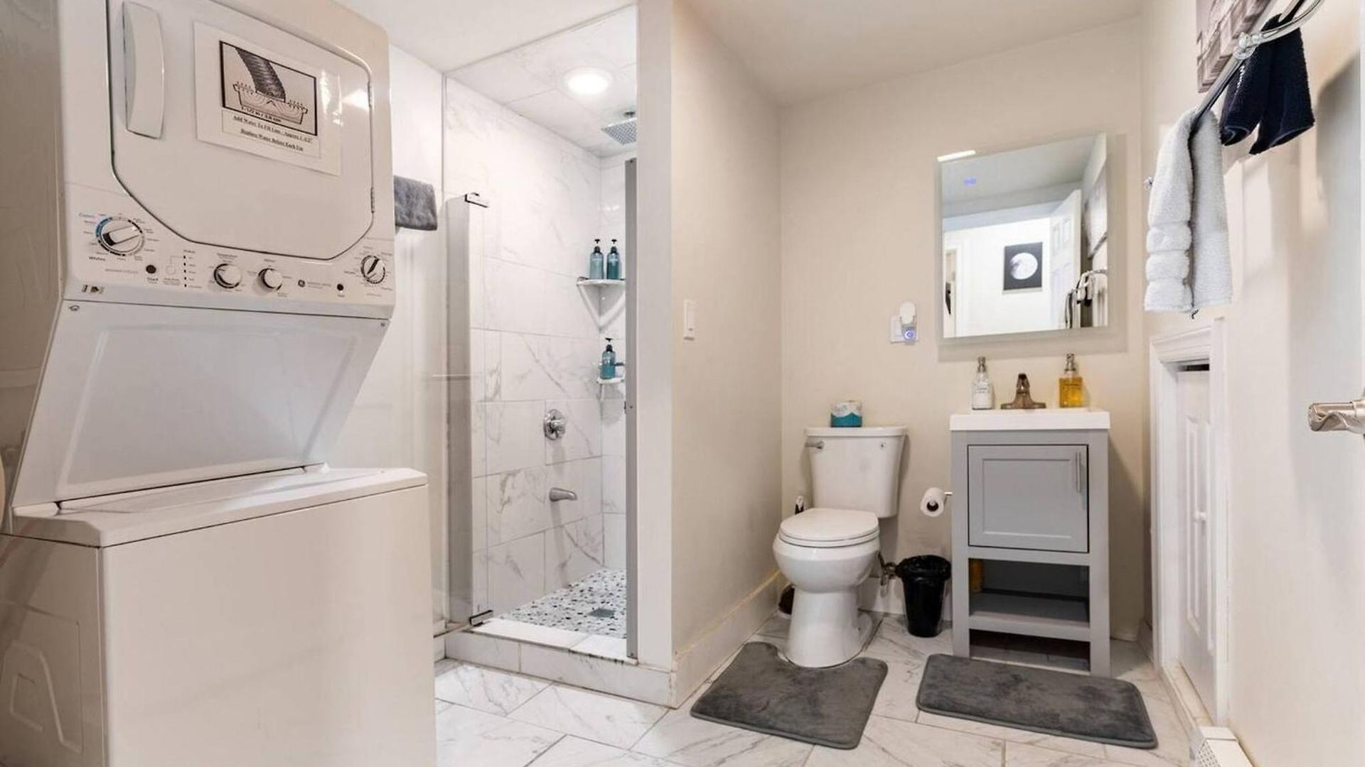 Modern & Cozy 3-br Near Downtown *