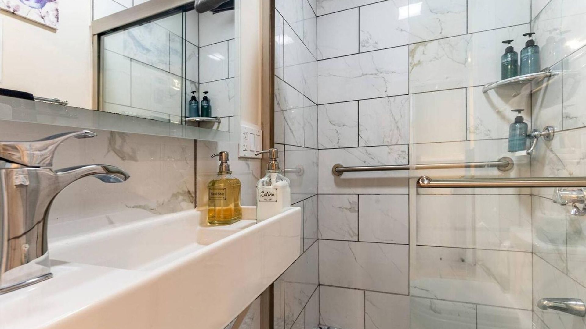 Modern & Cozy 3-br Near Downtown Holiday home *