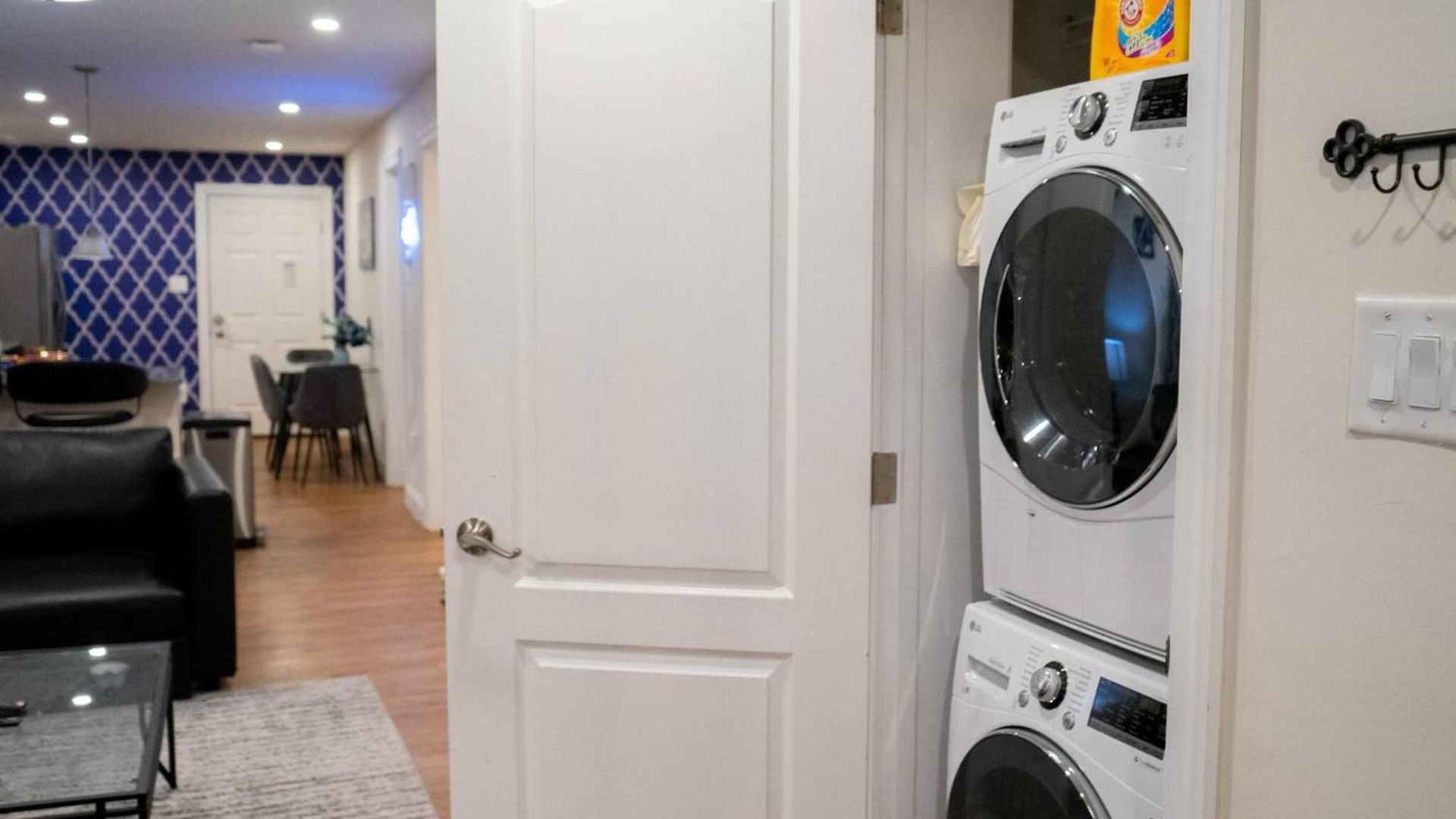 Modern & Stylish 1-br Near Downtown