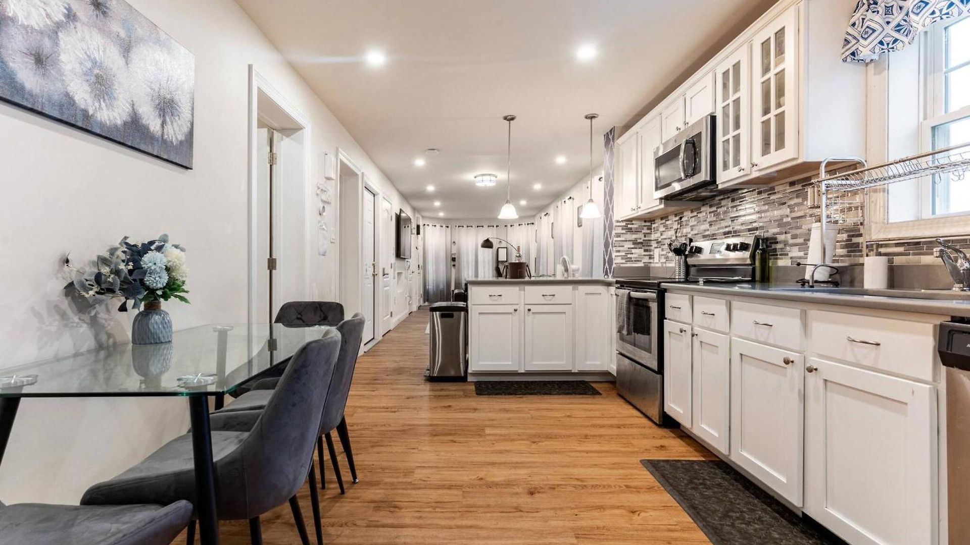 Modern & Stylish 1-br Near Downtown Holiday home *