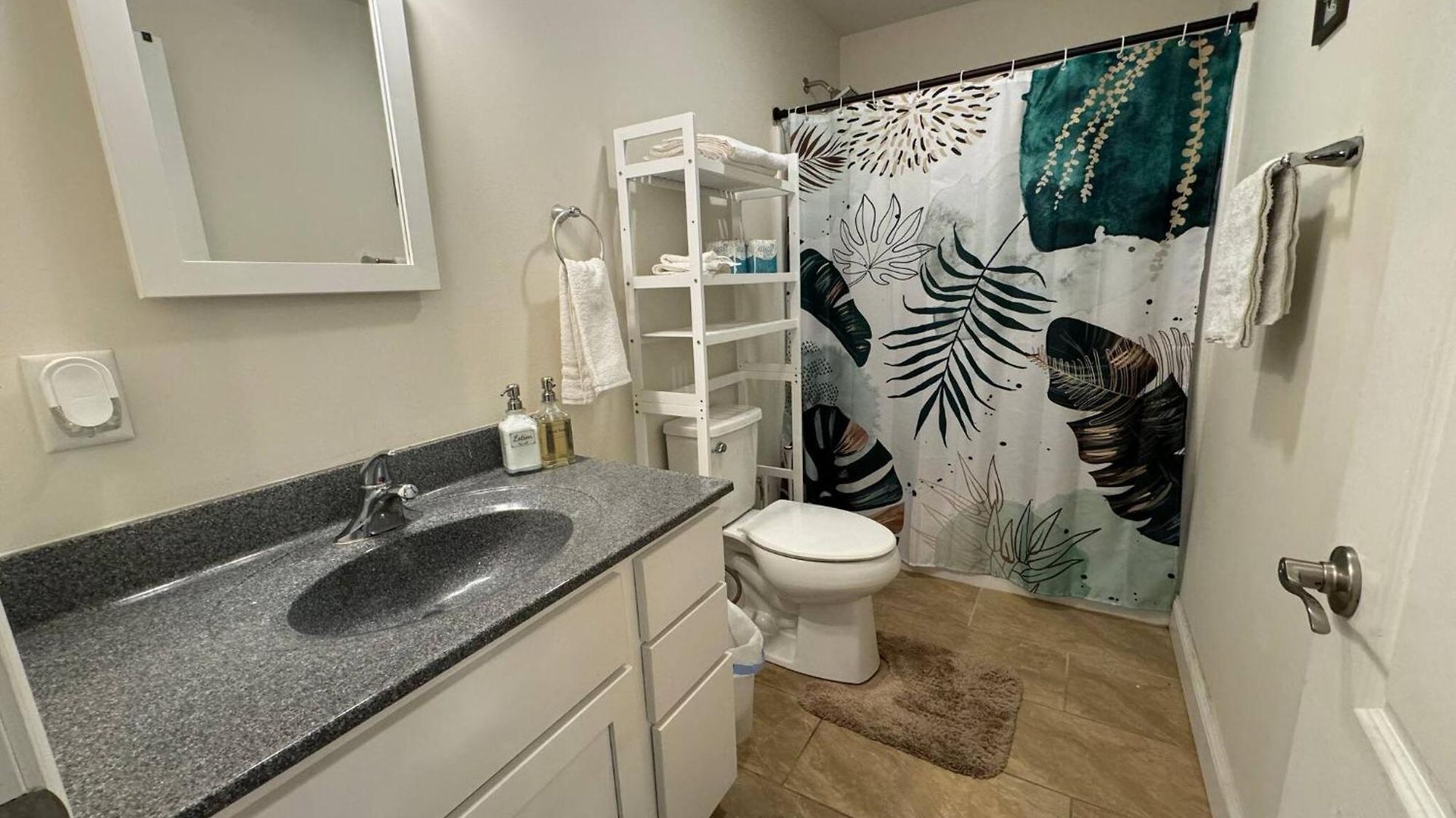 Modern & Stylish 1-br Near Downtown Holiday home *