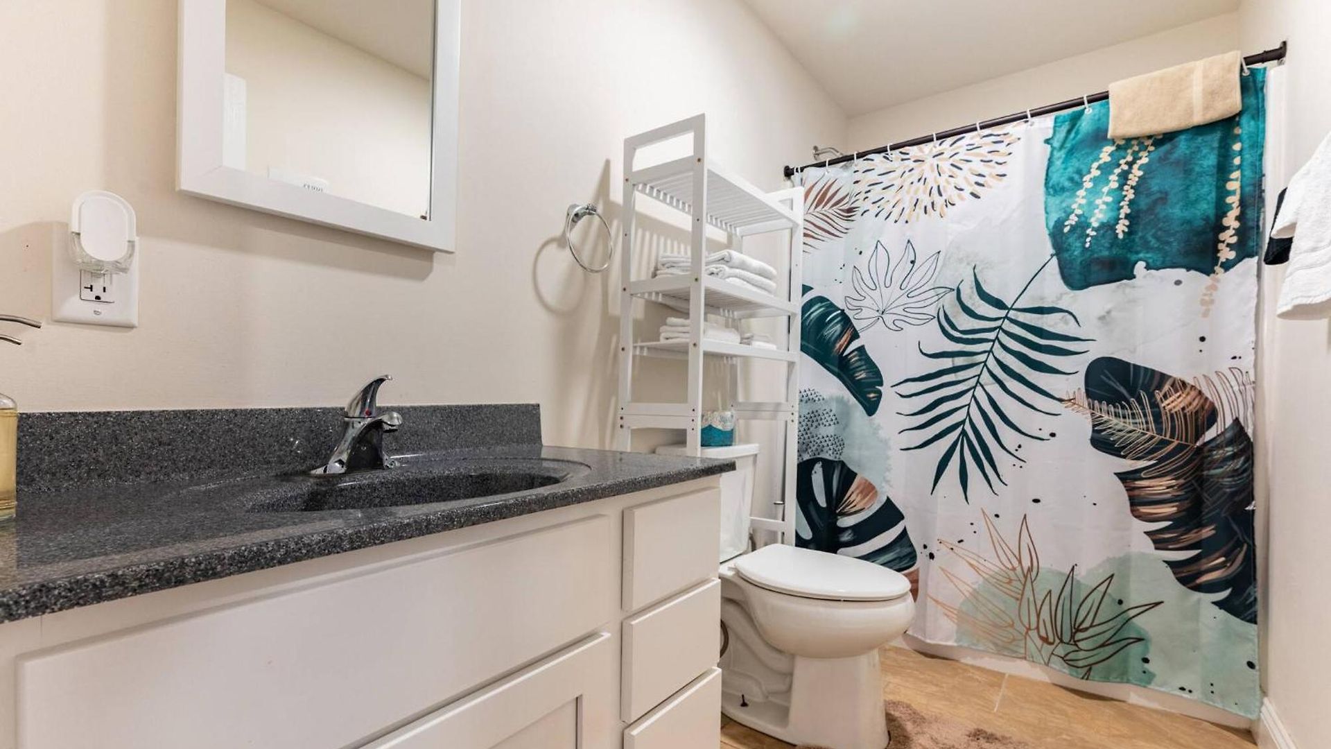 Modern & Stylish 1-br Near Downtown Holiday home