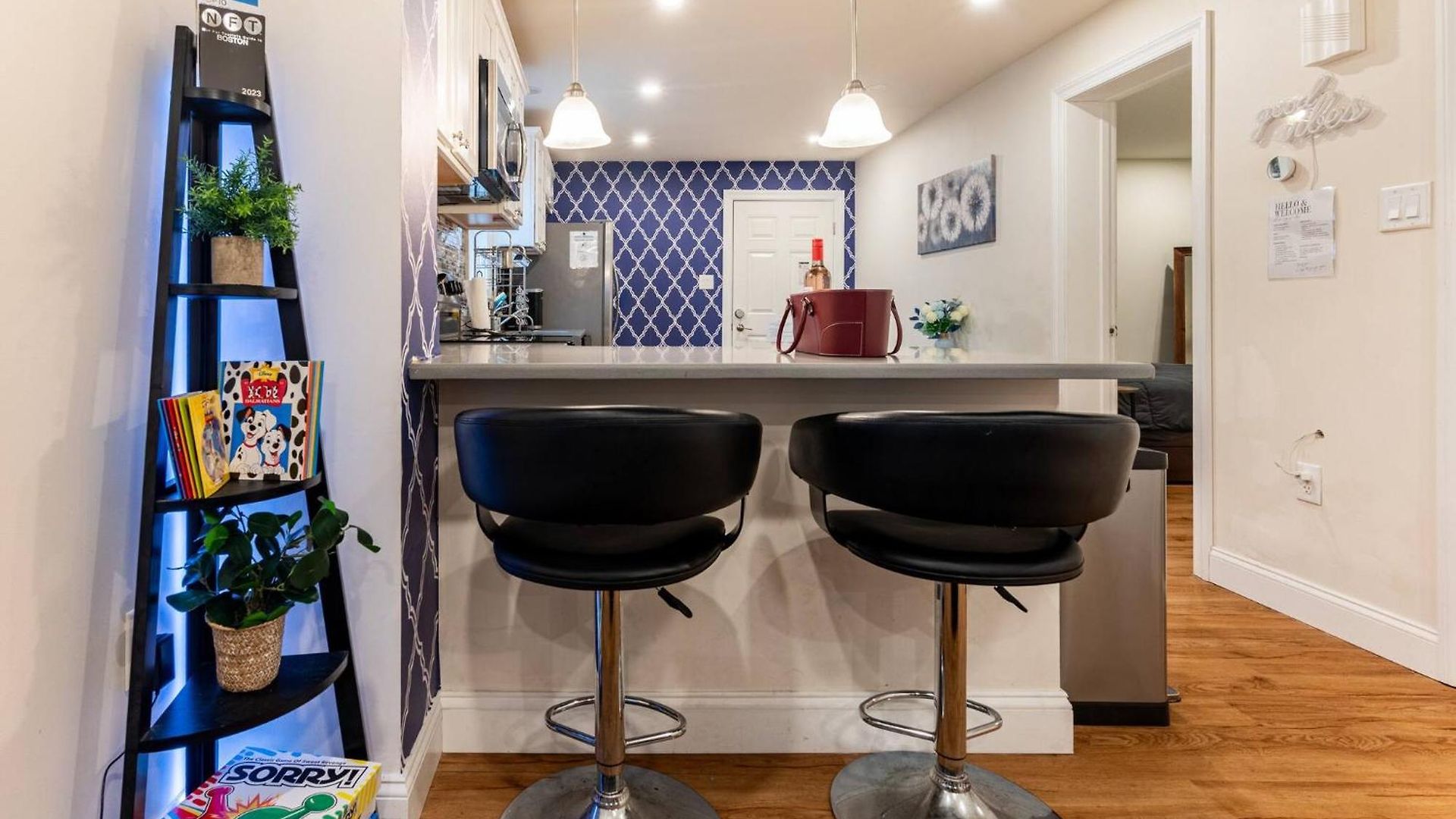Modern & Stylish 1-br Near Downtown Holiday home