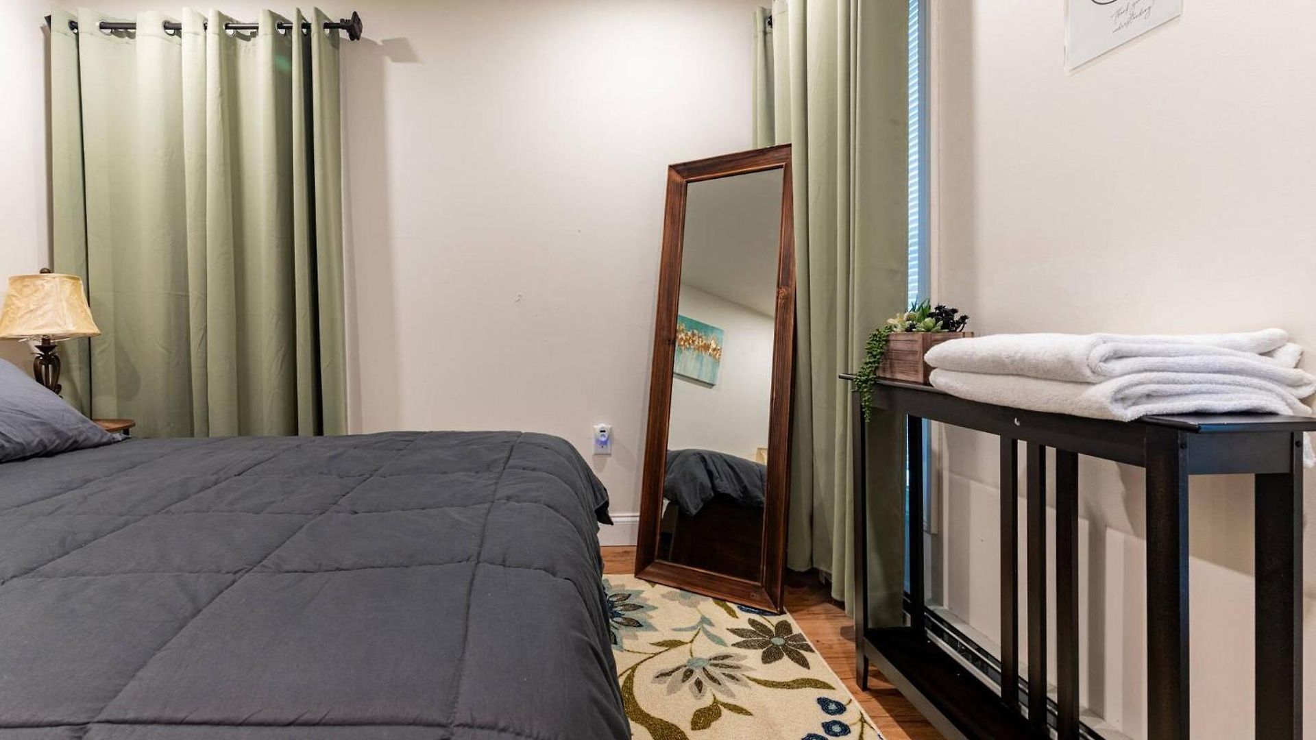 Holiday home Modern & Stylish 1-br Near Downtown *