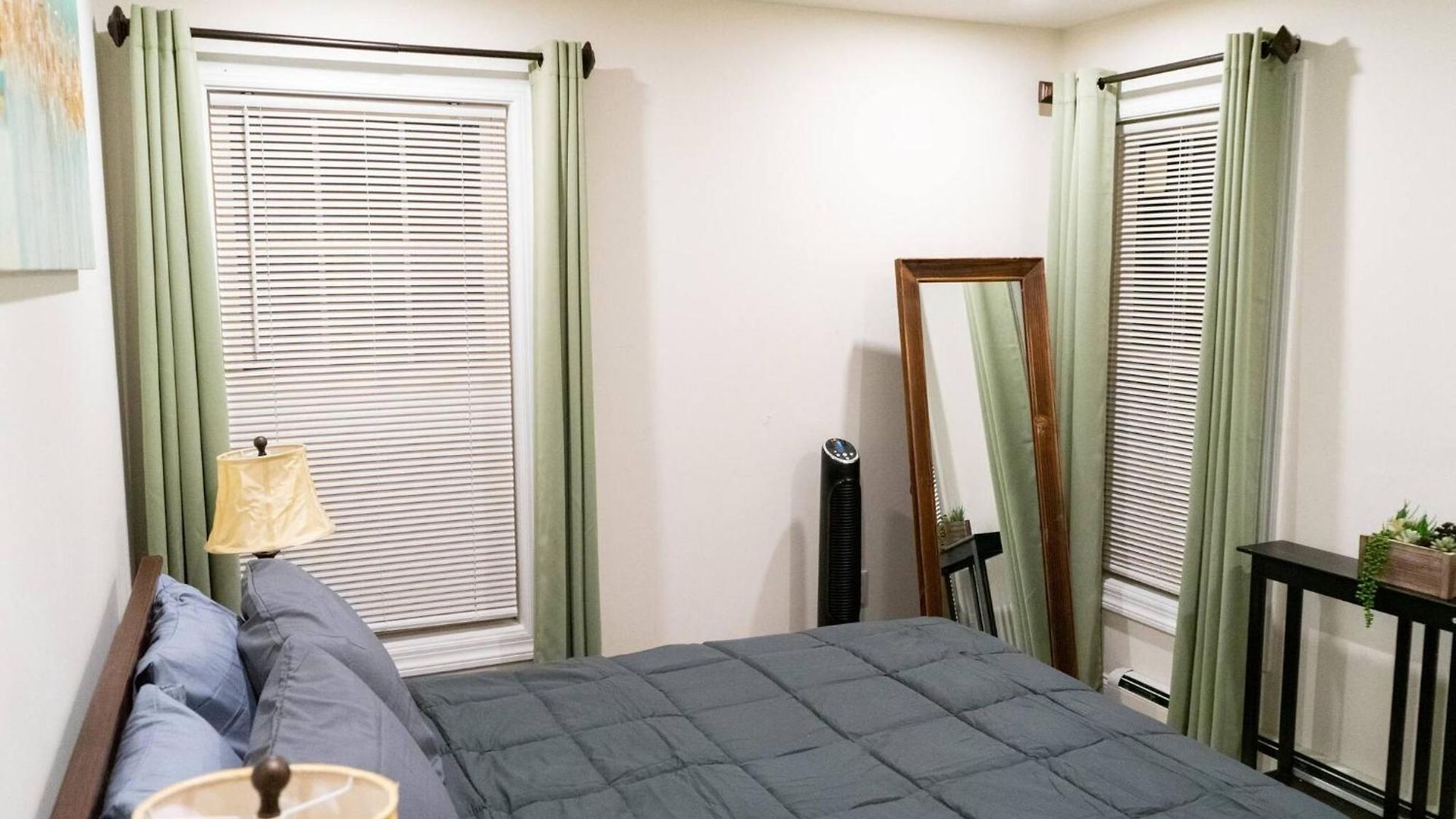 Modern & Stylish 1-br Near Downtown *