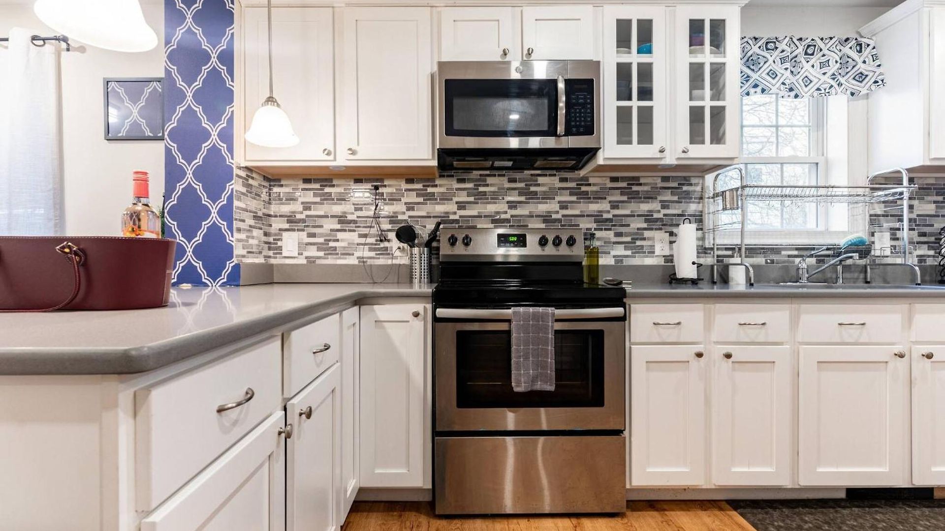 Modern & Stylish 1-br Near Downtown Holiday home