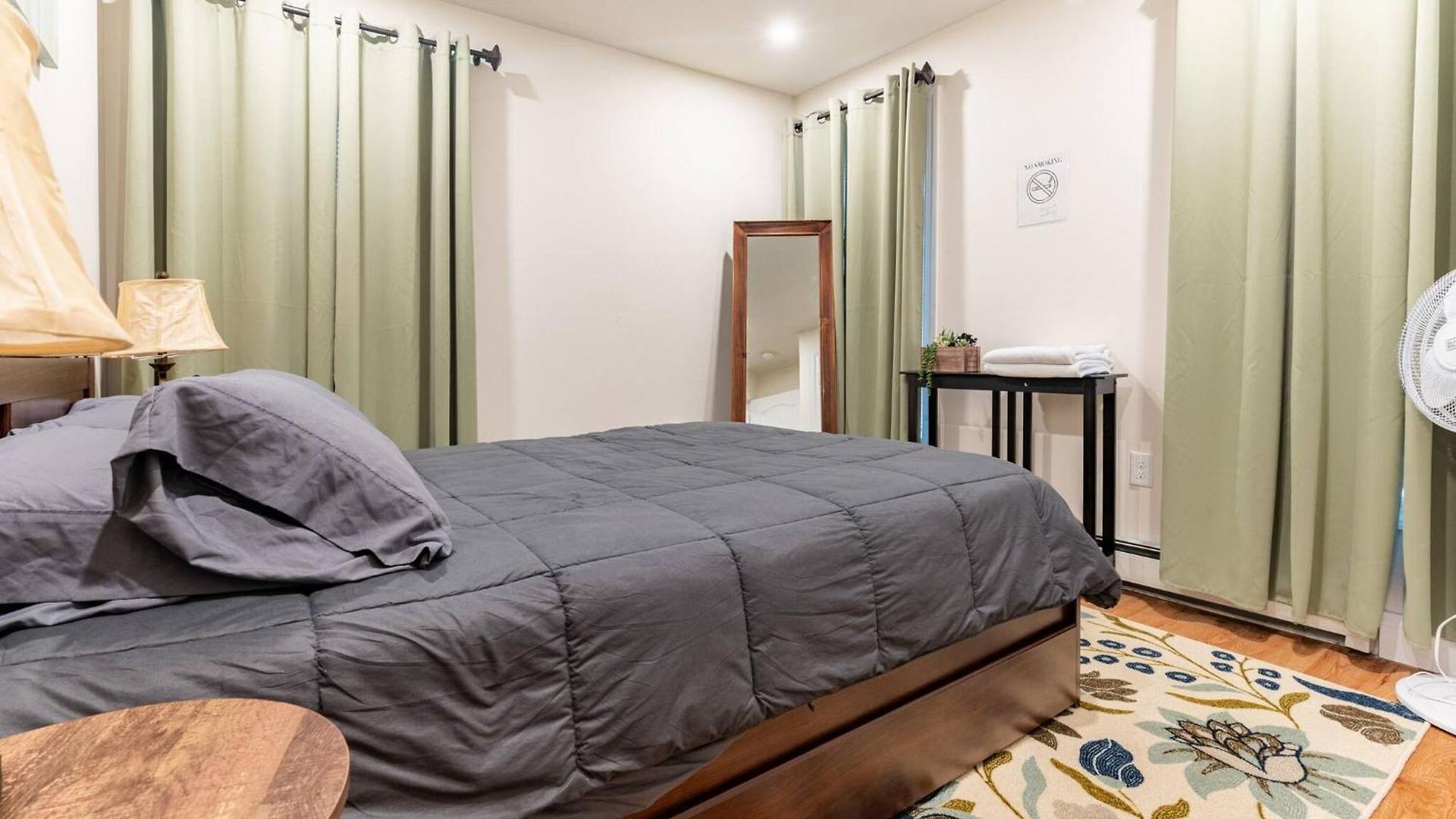 Modern & Stylish 1-br Near Downtown Holiday home *