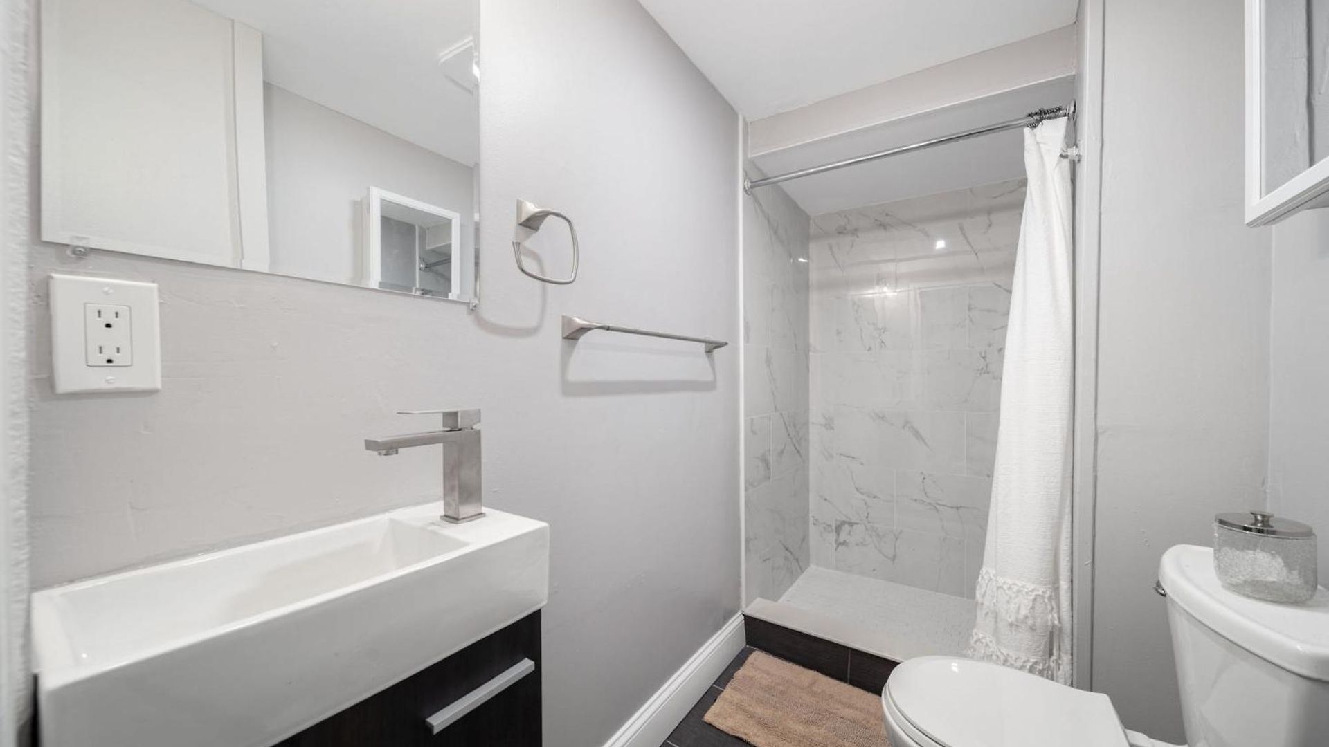 Apartment Easy Commute South 4br 1bth *