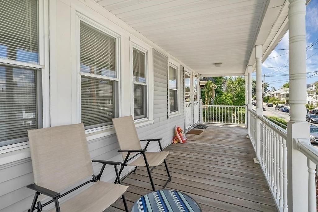 154r Newley Renovated Sunny Spacious Quite In Brighton Boston
