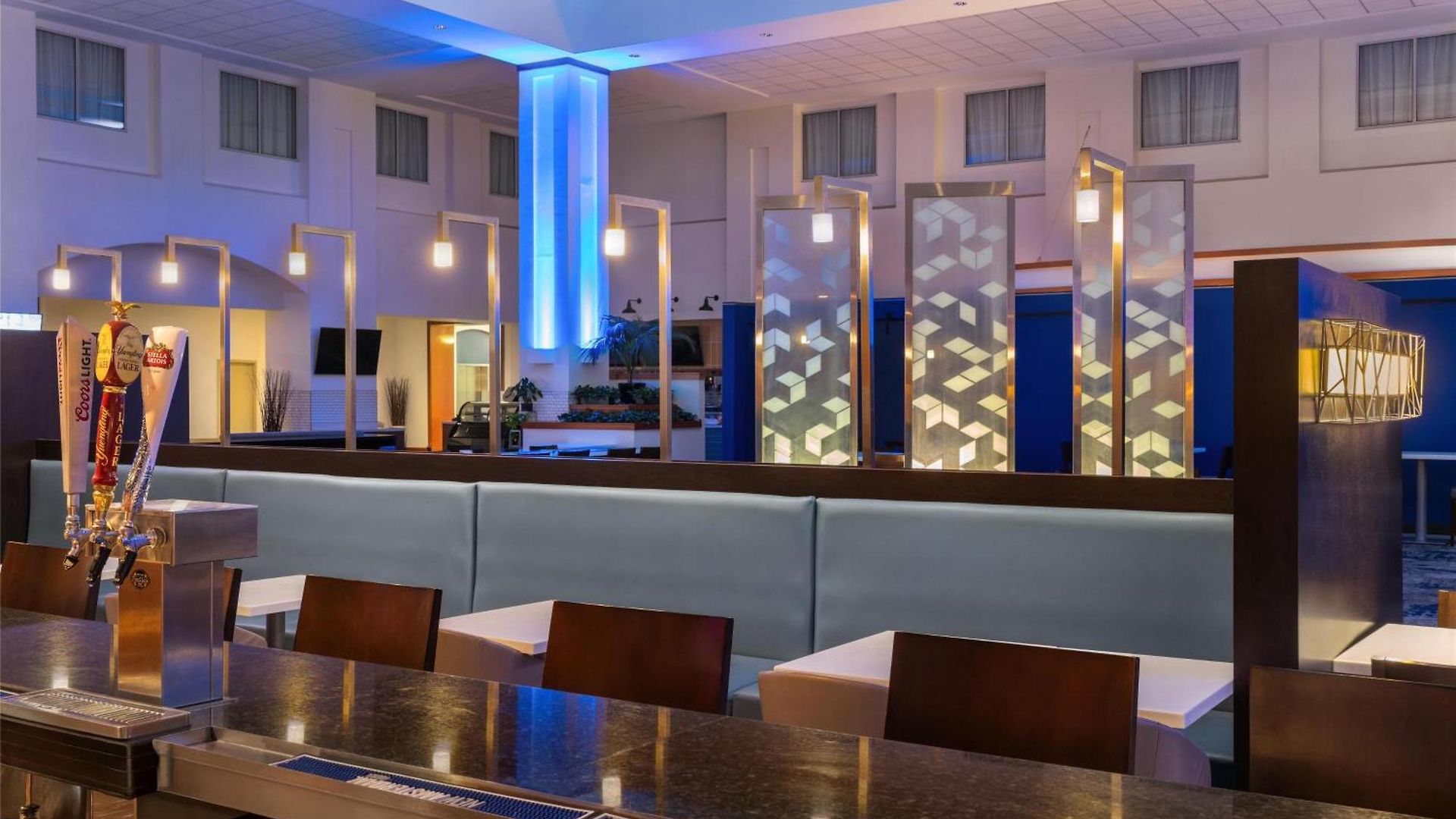 Hotel Embassy At Logan Airport 3*