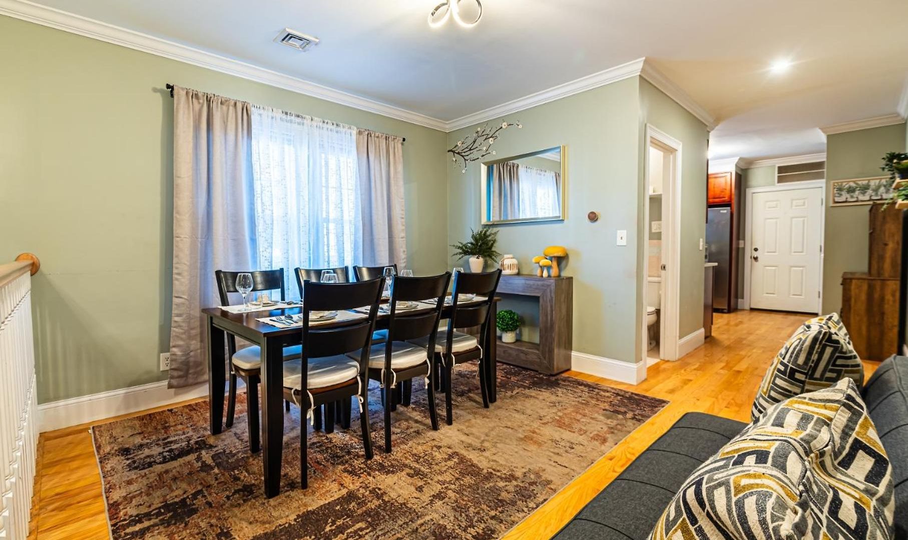 Renovated 4br3ba Escape - Near Public Transportation Apartment