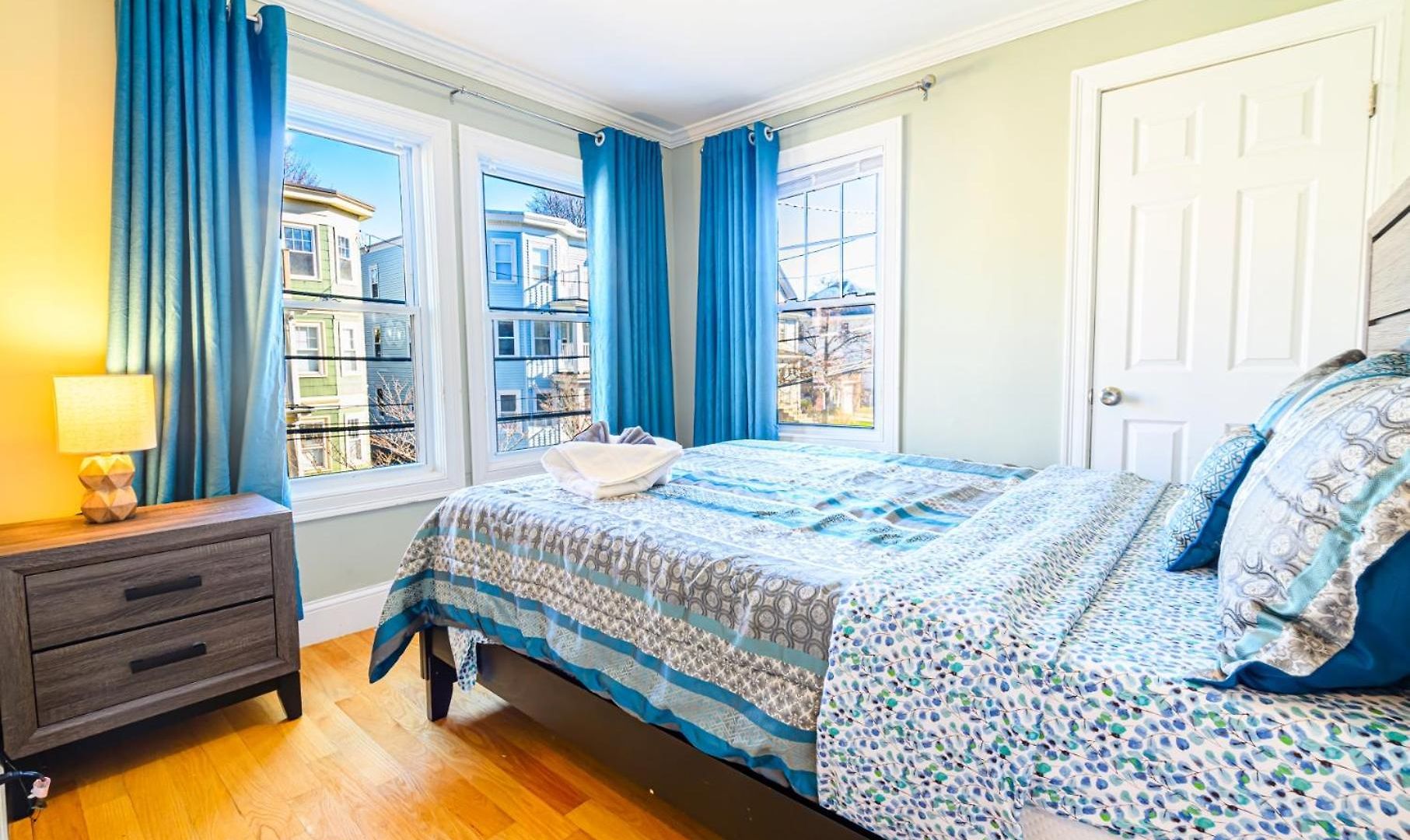 Apartment Renovated 4br3ba Escape - Near Public Transportation