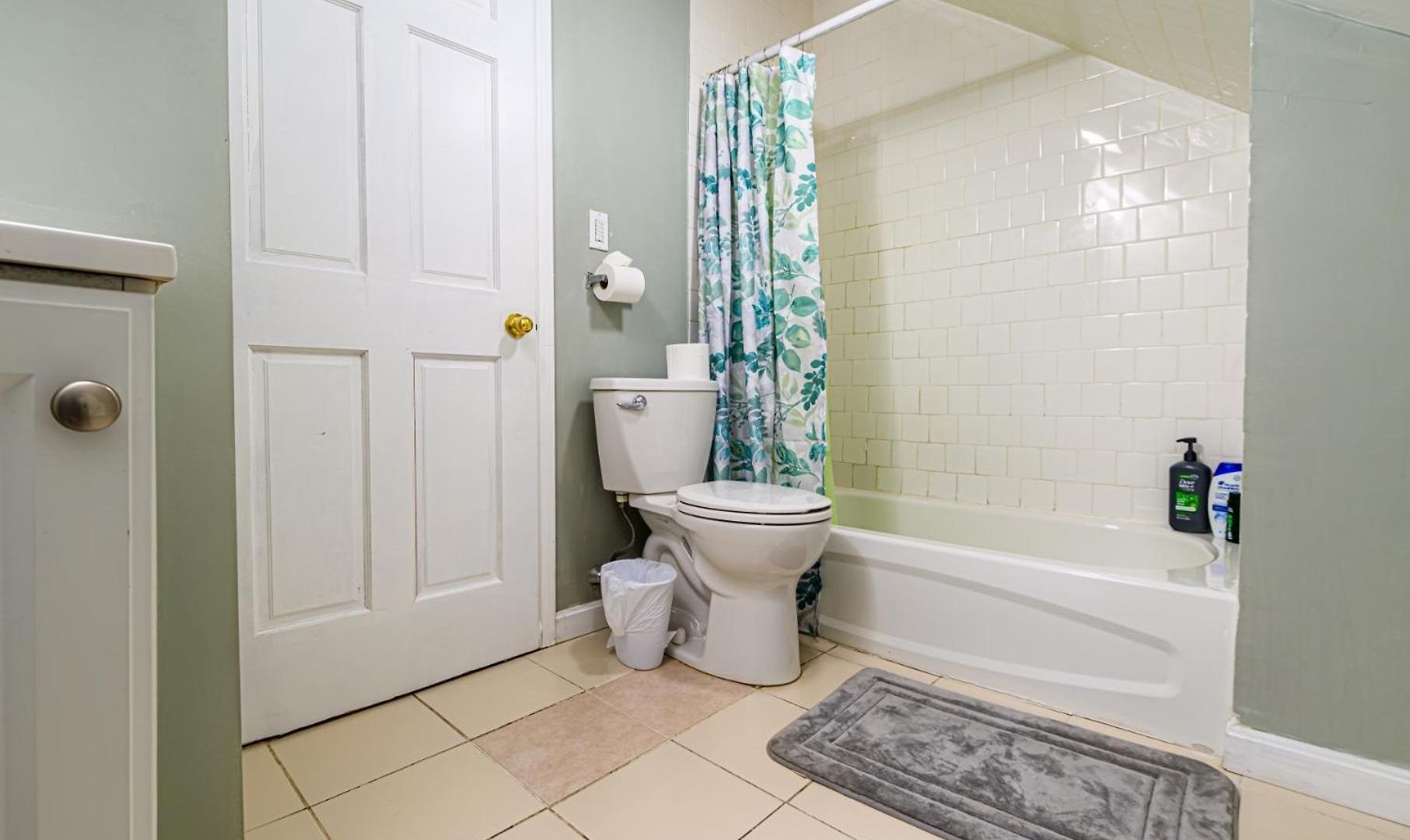 Apartment Renovated 4br3ba Escape - Near Public Transportation Boston