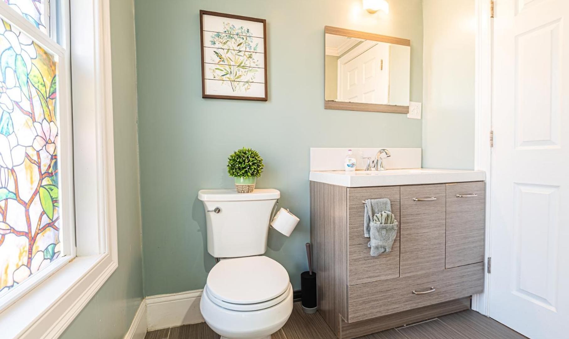 Apartment Renovated 4br3ba Escape - Near Public Transportation Boston