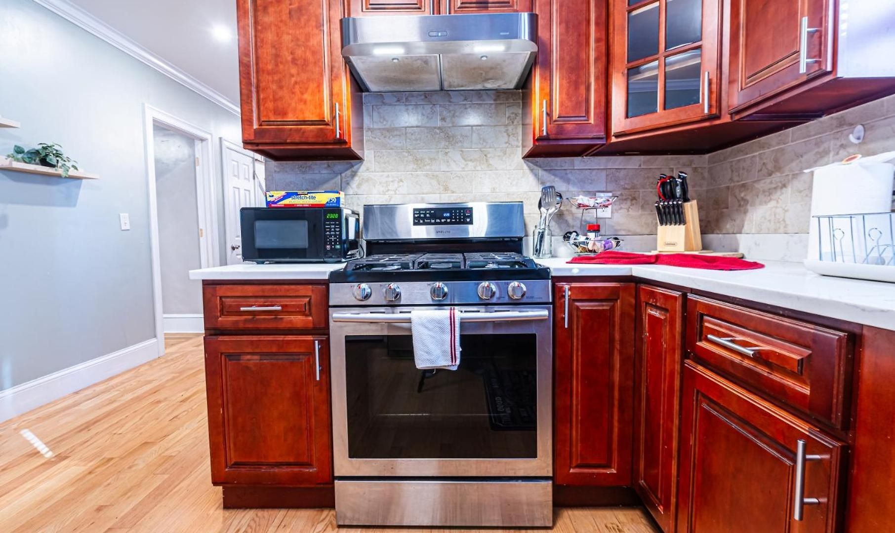 Renovated 4br3ba Escape - Near Public Transportation Apartment *