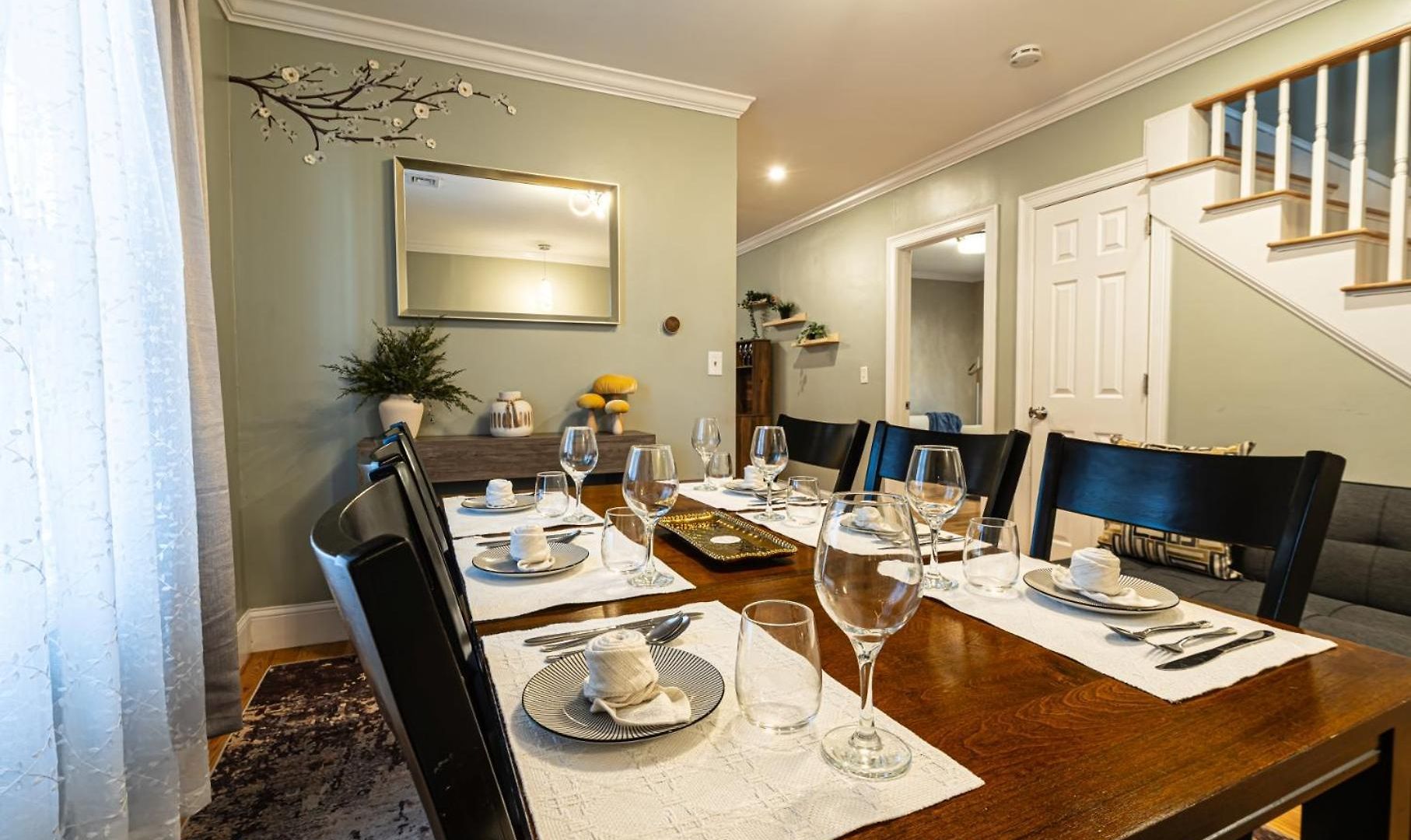 Apartment Renovated 4br3ba Escape - Near Public Transportation *