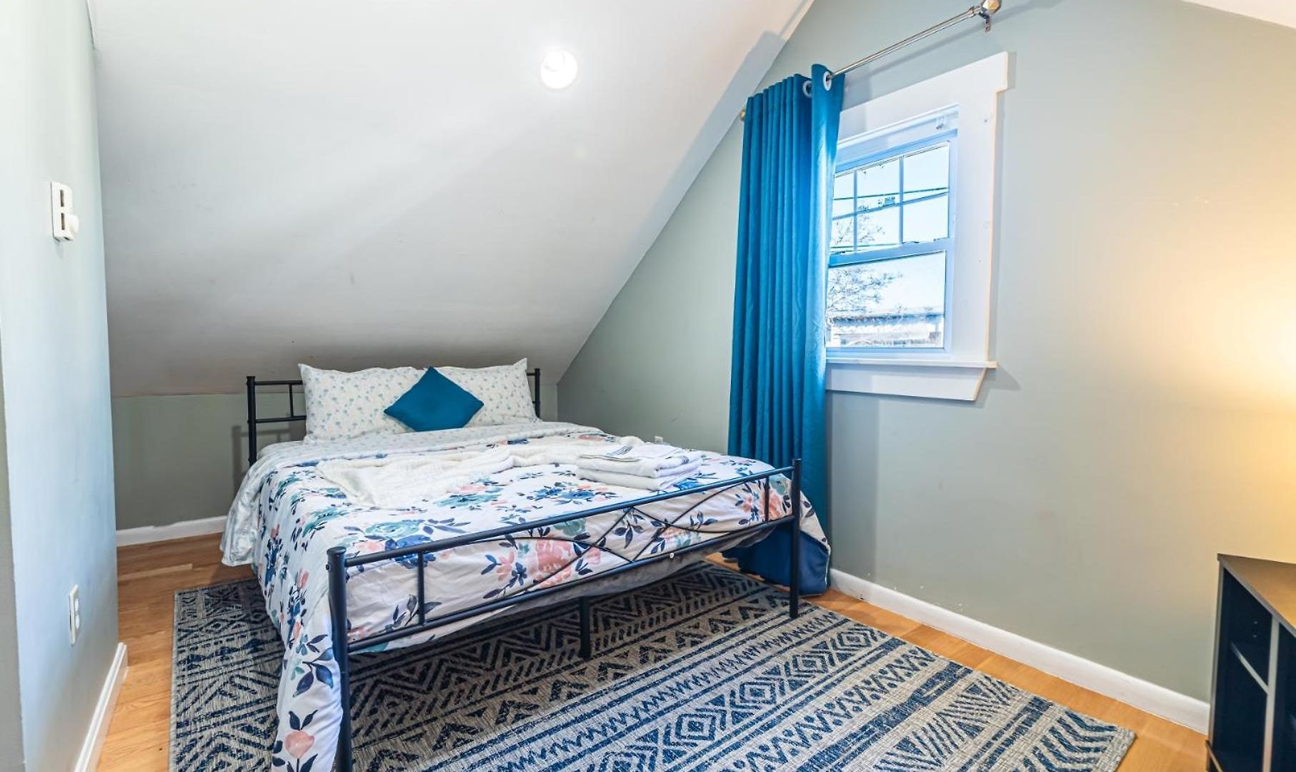 Renovated 4br3ba Escape - Near Public Transportation Boston