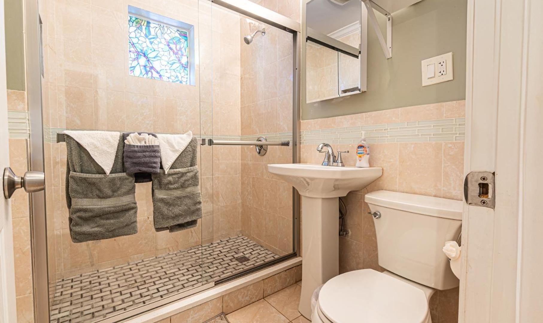 Renovated 4br3ba Escape - Near Public Transportation Apartment