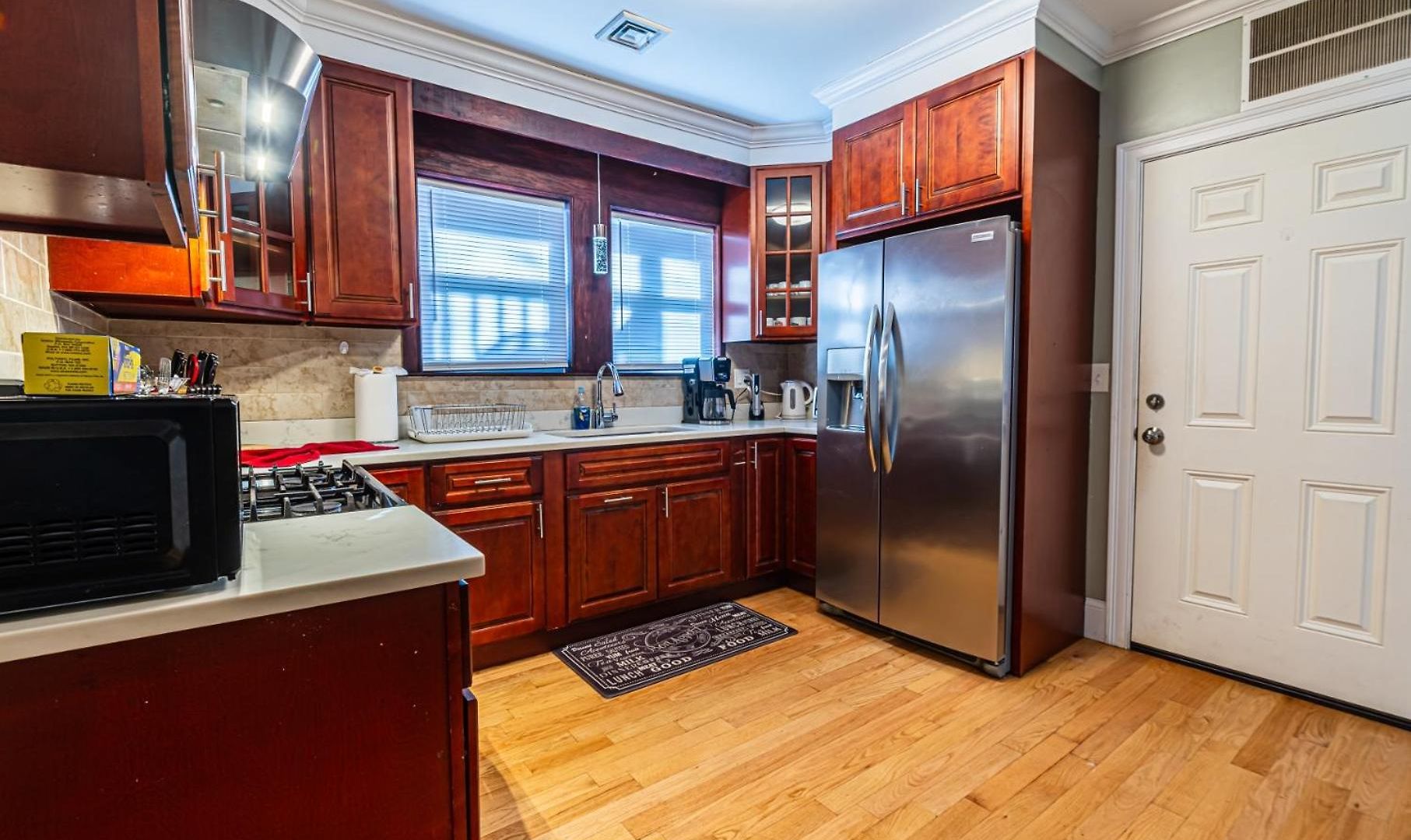 Apartment Renovated 4br3ba Escape - Near Public Transportation