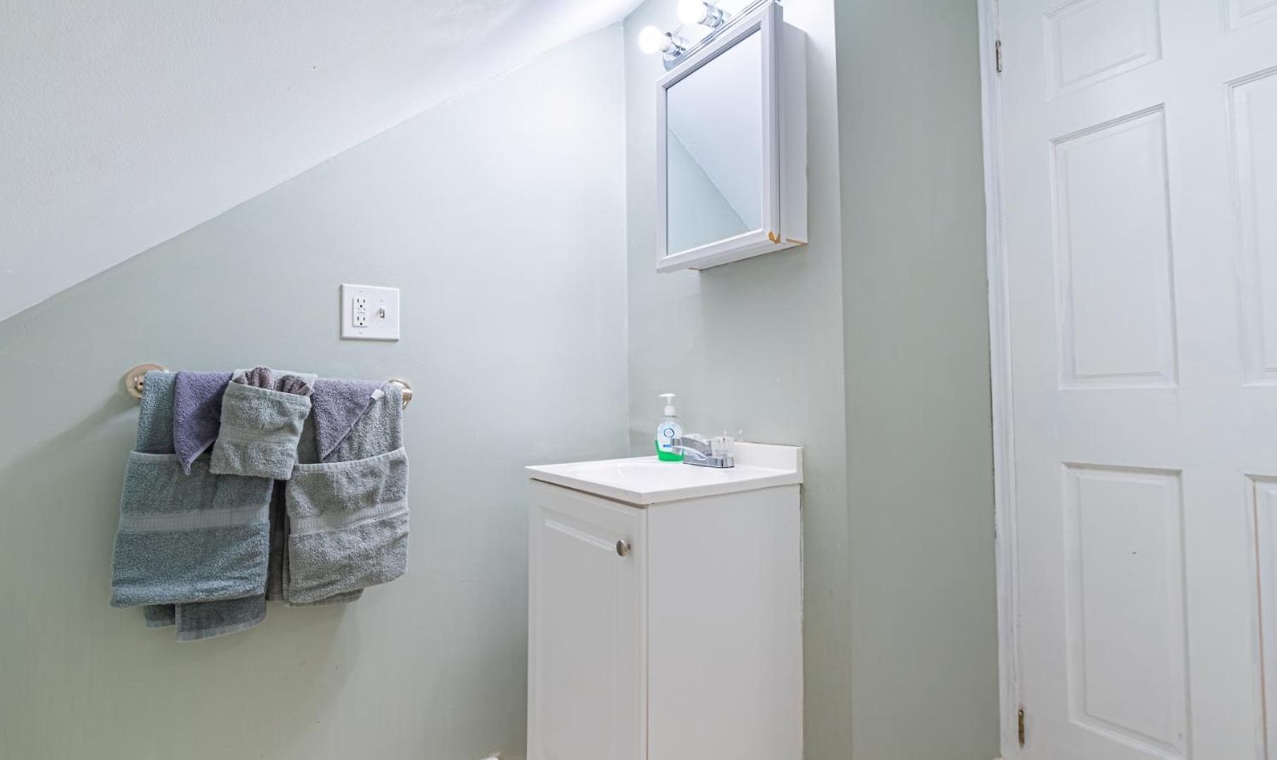 Renovated 4br3ba Escape - Near Public Transportation Apartment Boston
