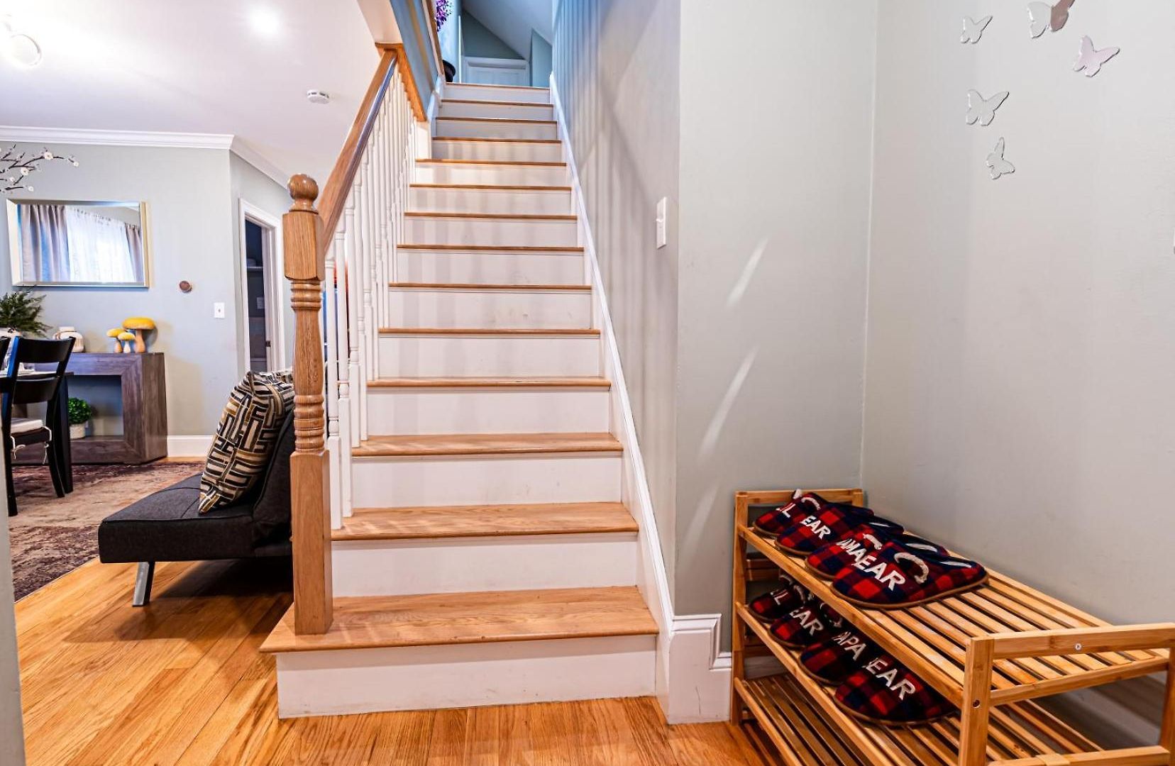 Apartment Renovated 4br3ba Escape - Near Public Transportation Boston