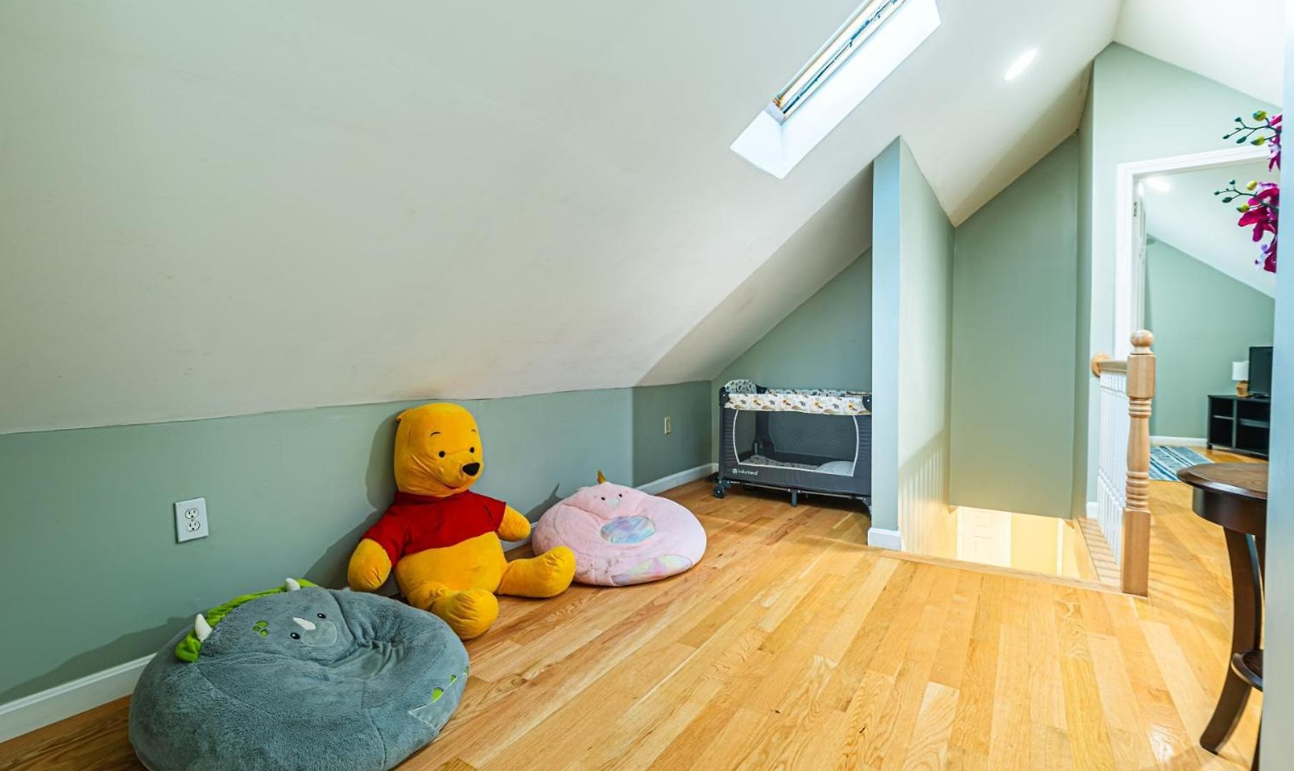 Renovated 4br3ba Escape - Near Public Transportation Boston