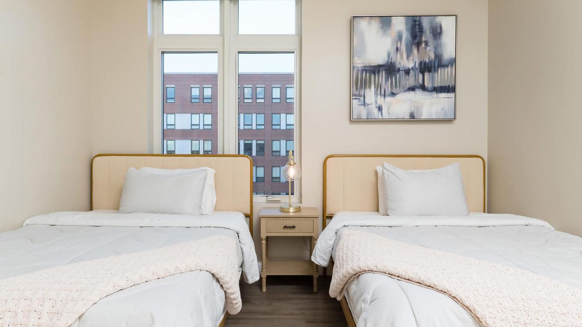 North End 2br W Pool & Gym Apartment