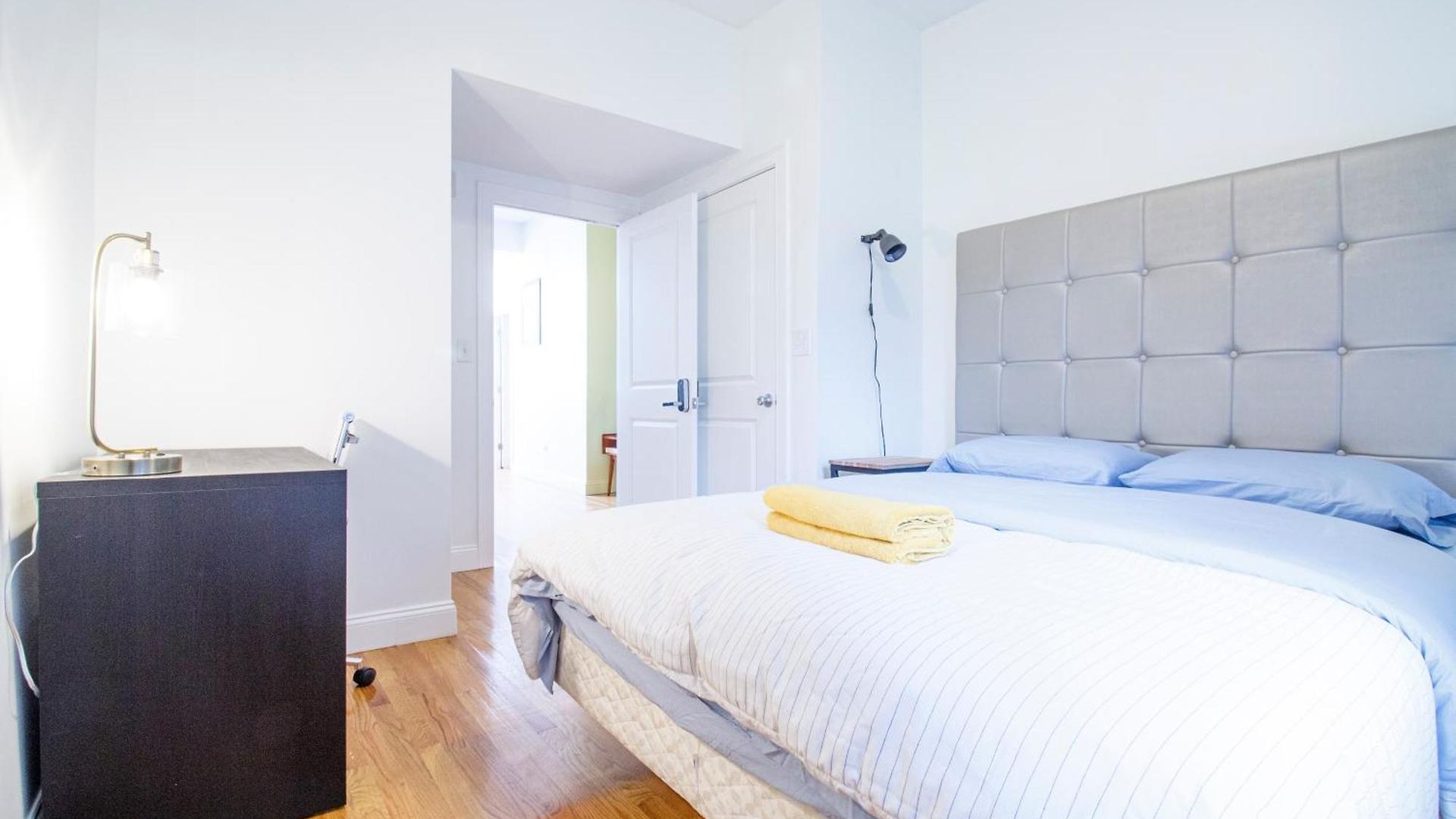 Modern & Spacious 4-bedroom In Roxbury Apartment *