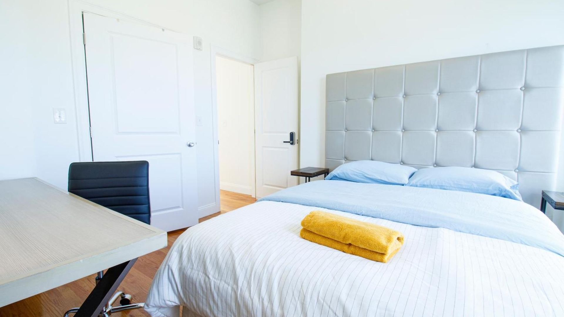 Apartment Modern & Spacious 4-bedroom In Roxbury Boston