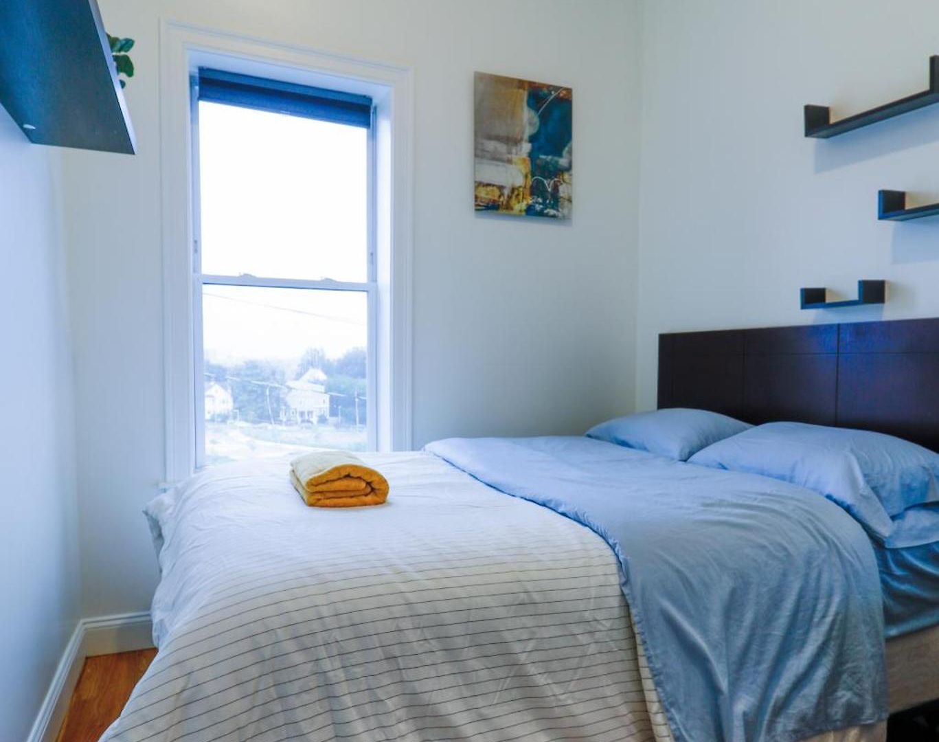 Modern & Spacious 4-bedroom In Roxbury *