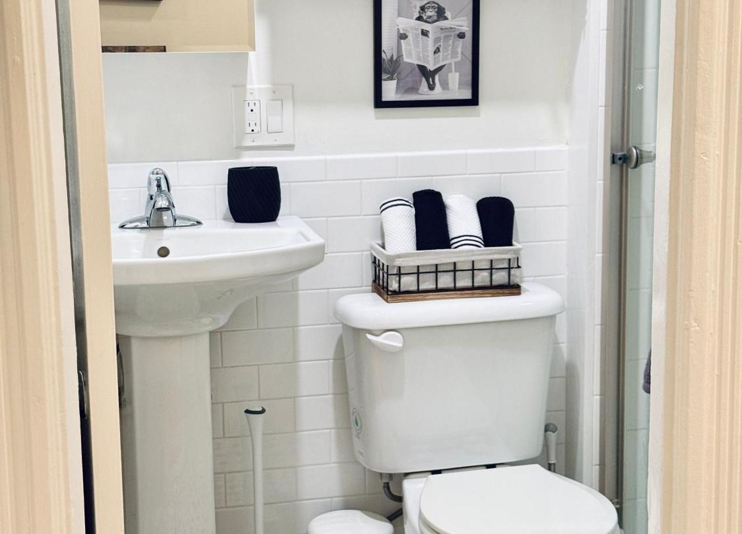 Chic Living On Newbury Street Apartment *