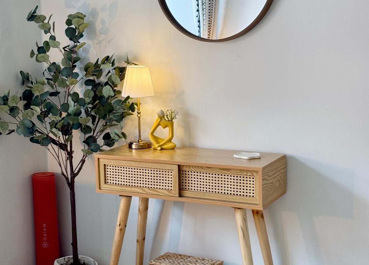 Chic Living On Newbury Street Apartment
