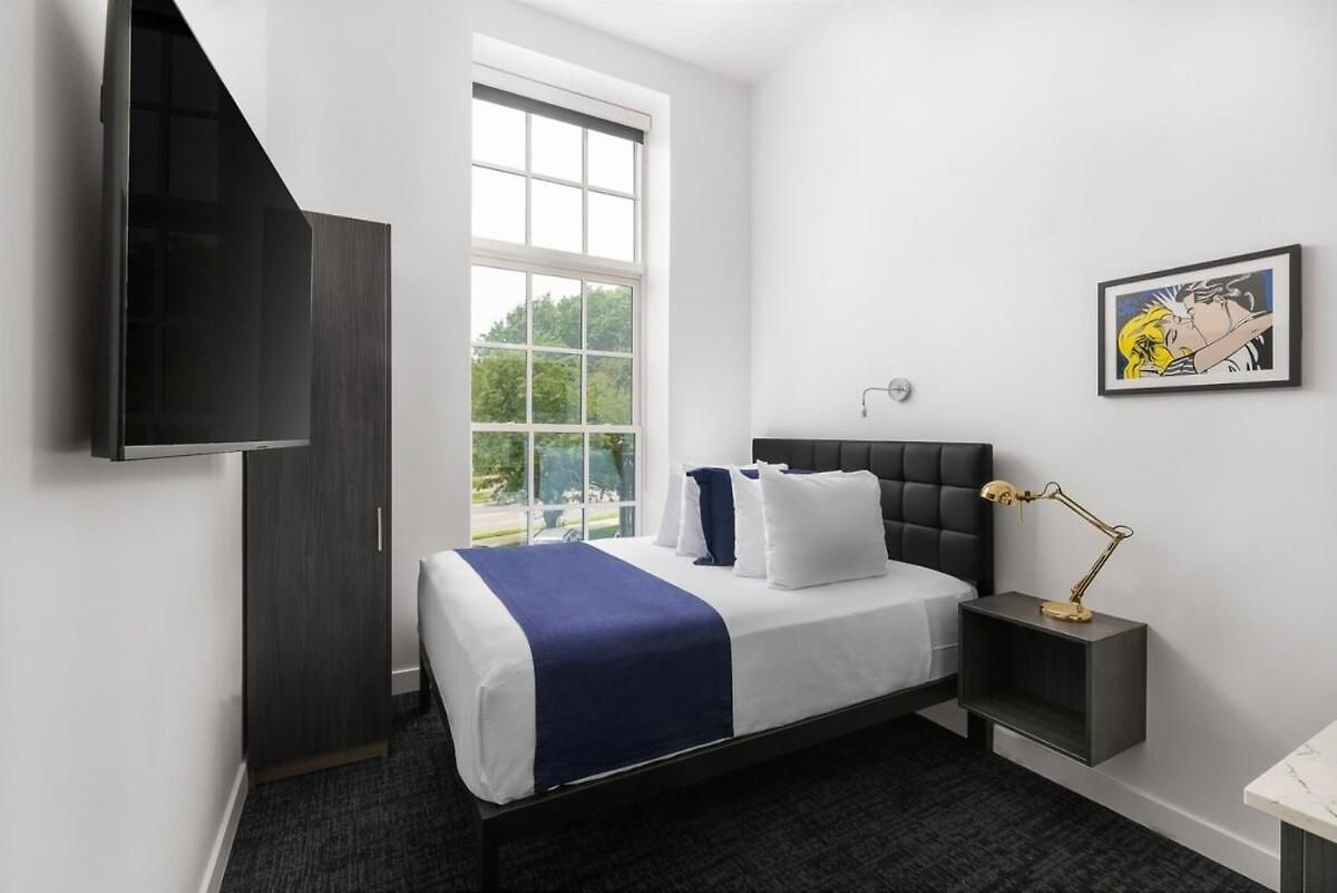Stylish In Historic #208 Apartment *
