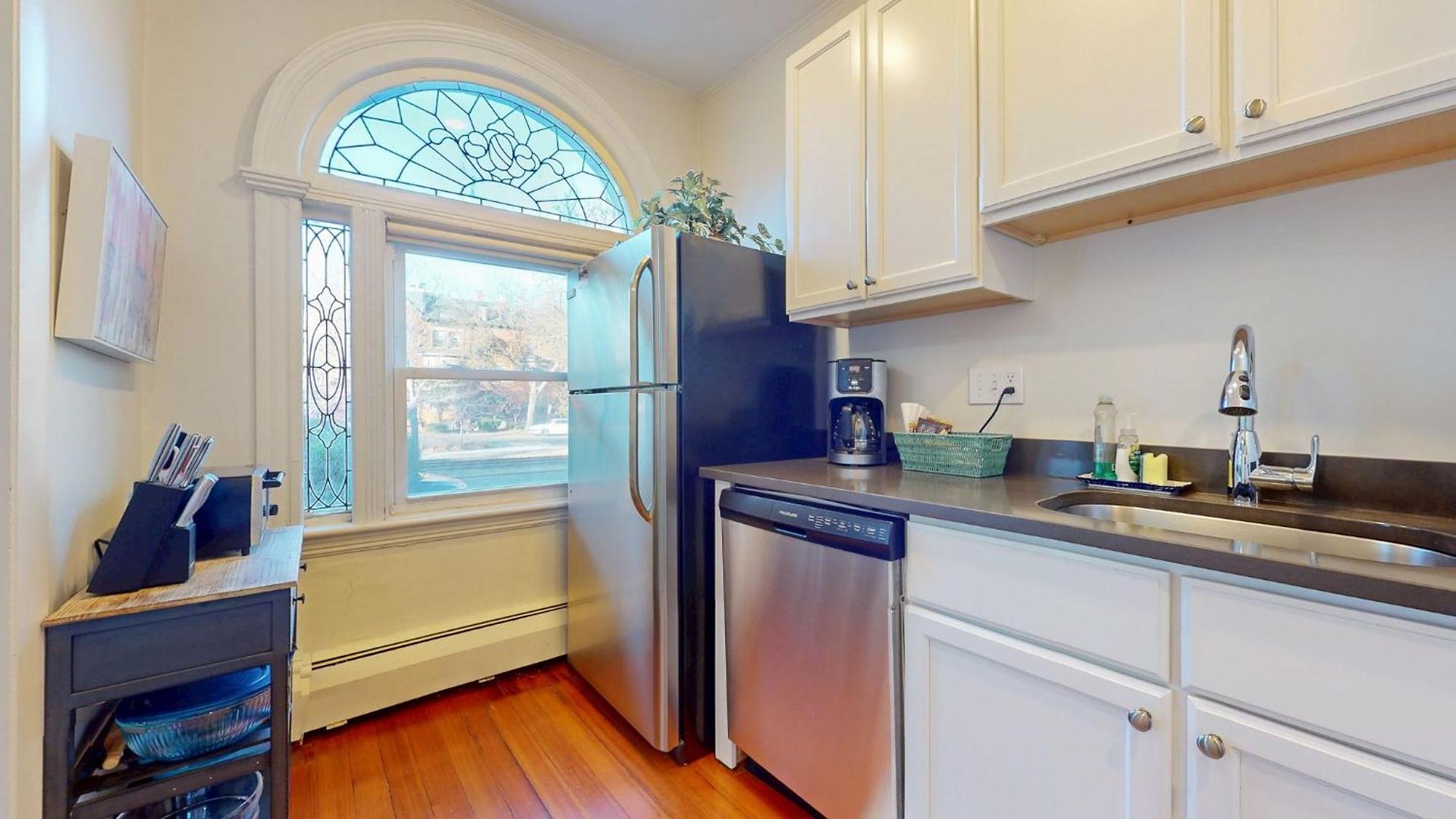 Renovated 1bed, Steps To Mbta, Shops & Restaurants Apartment *