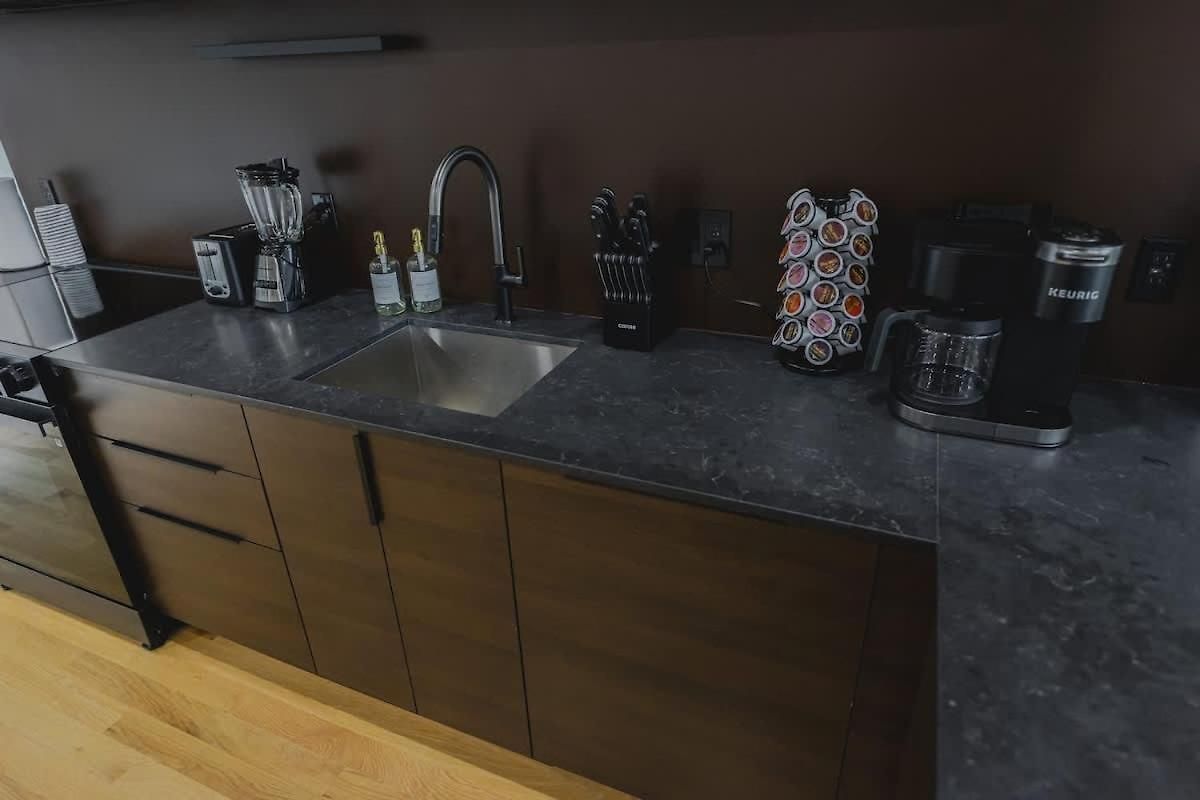 Luxury 3bd Short Walk To Airport Apartment Boston
