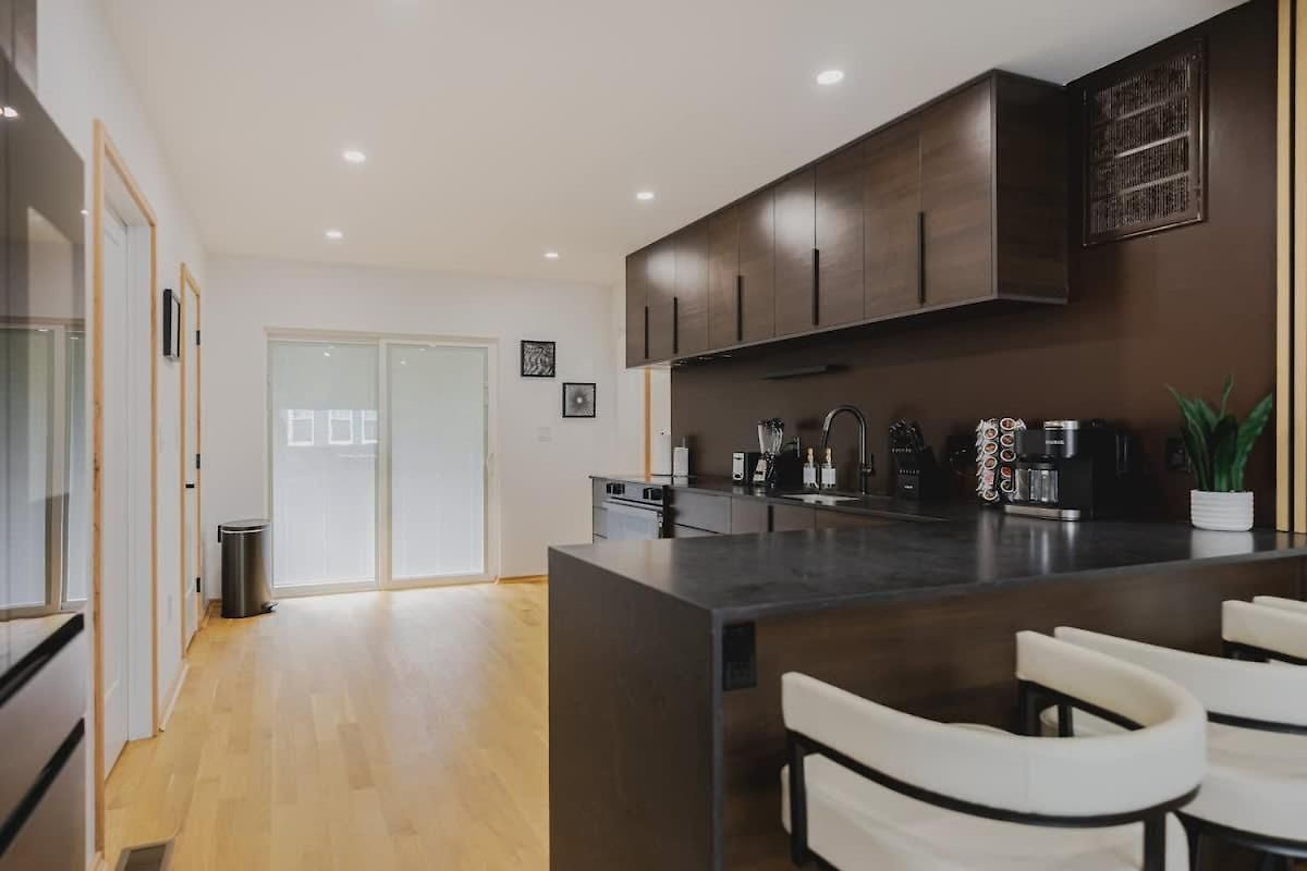 Luxury 3bd Short Walk To Airport Boston