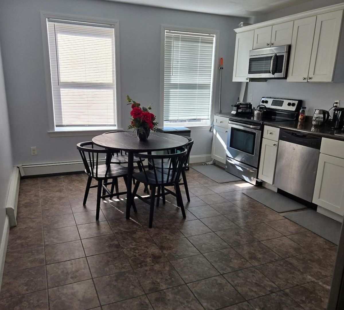 Cozy Nest Getaway Near Boston! Apartment