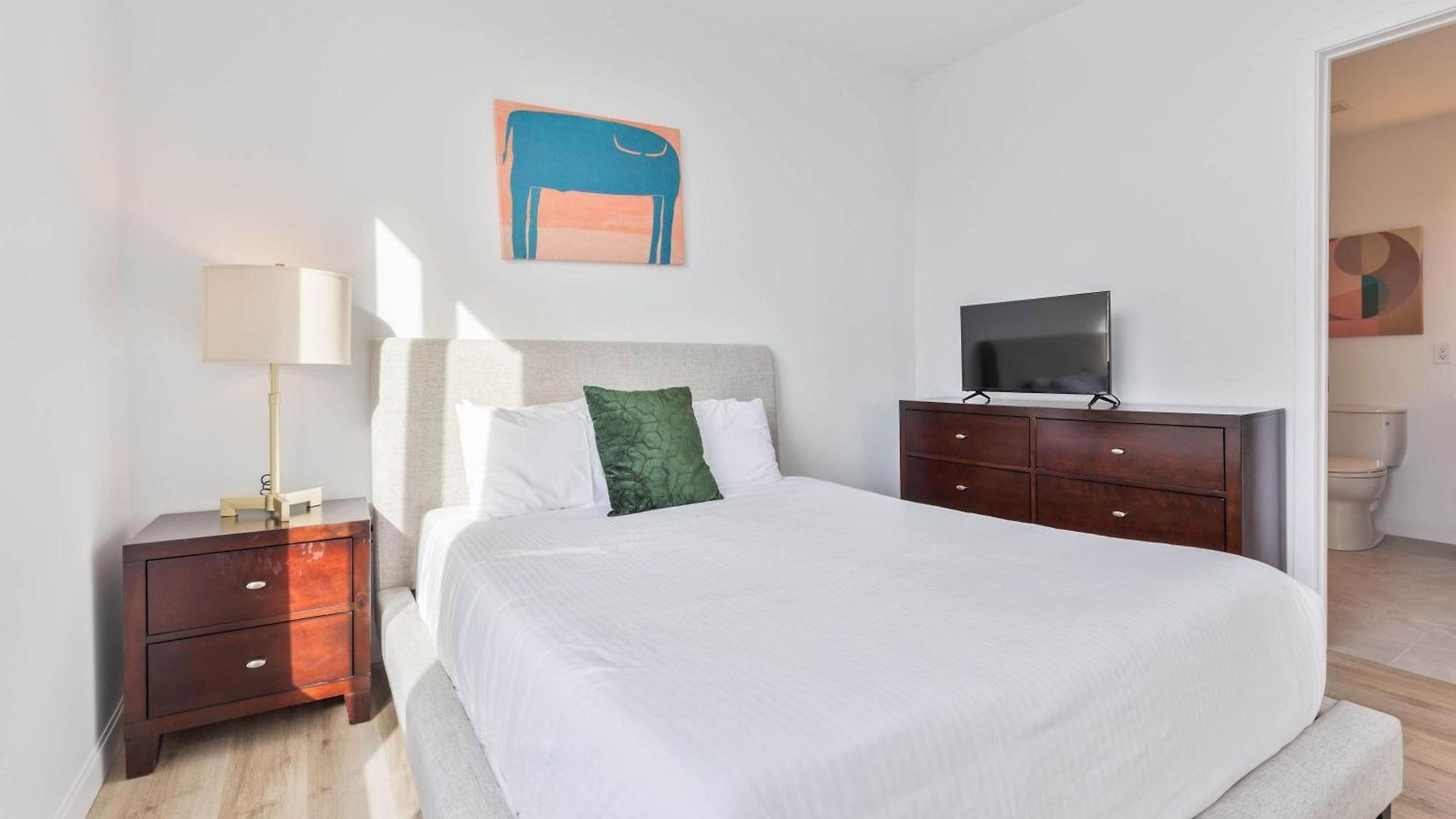 Private With Kitchen & Gym