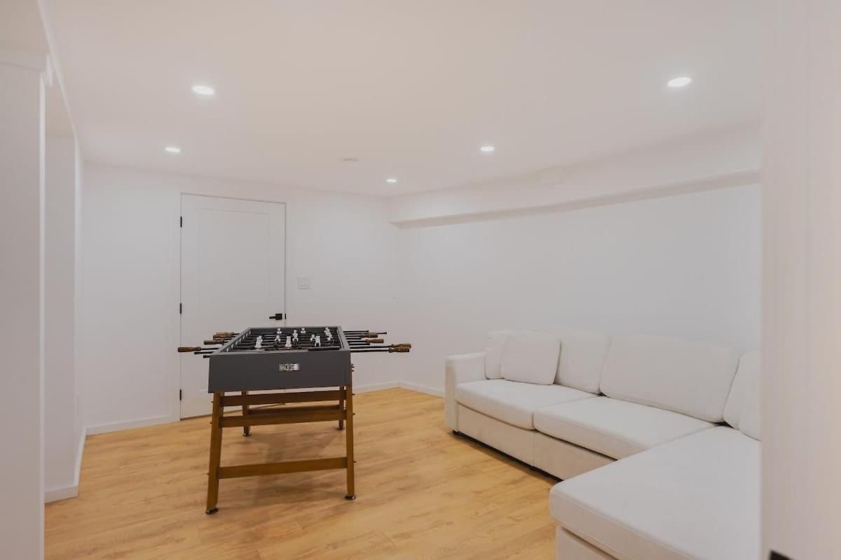 Apartment Luxury 3bd Short Walk To Airport *