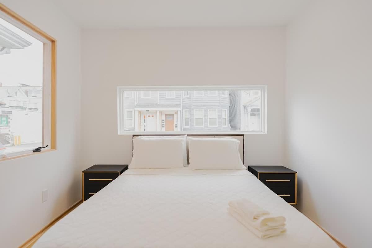 Luxury 3bd Short Walk To Airport Apartment Boston