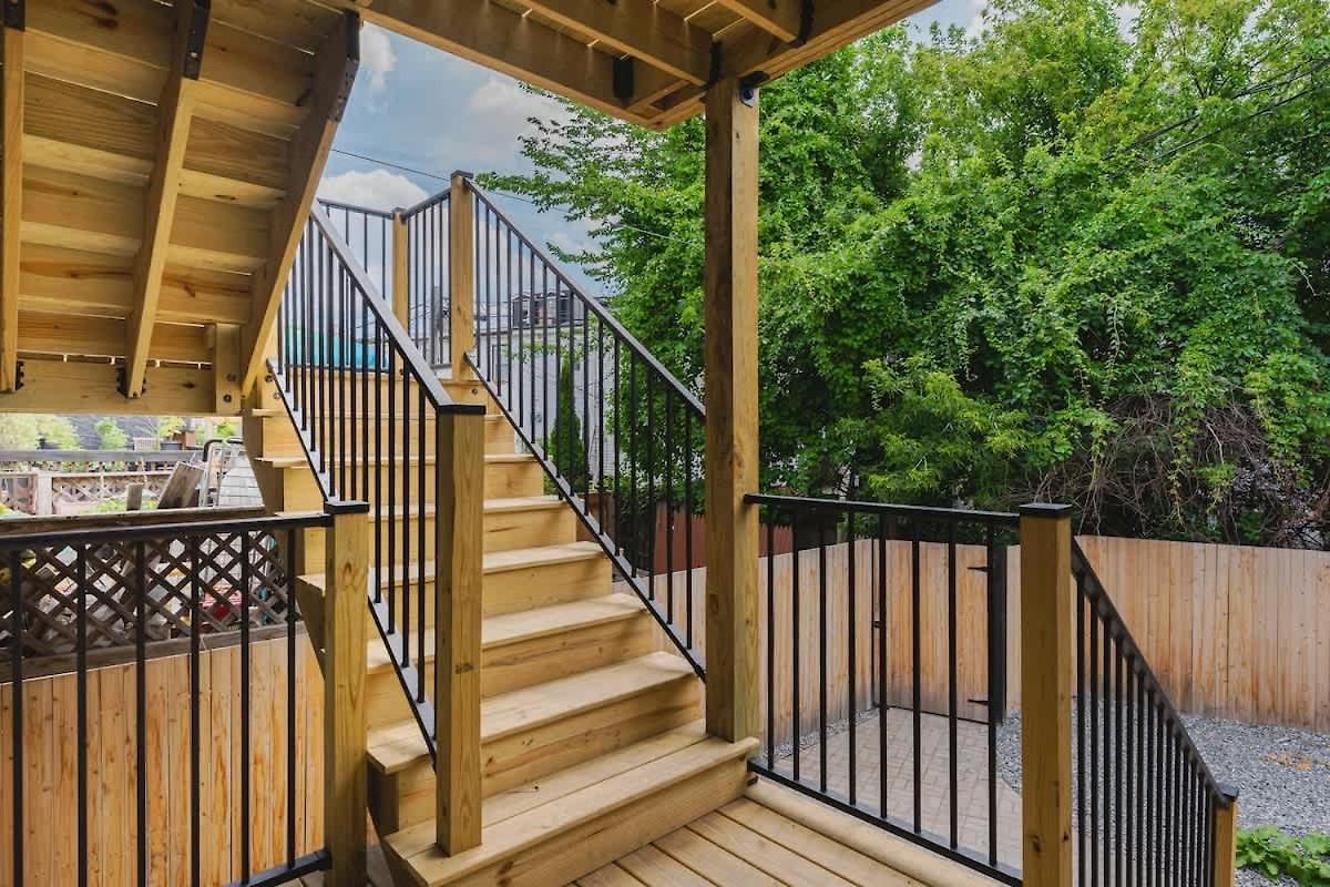 Luxury 3bd Short Walk To Airport Apartment
