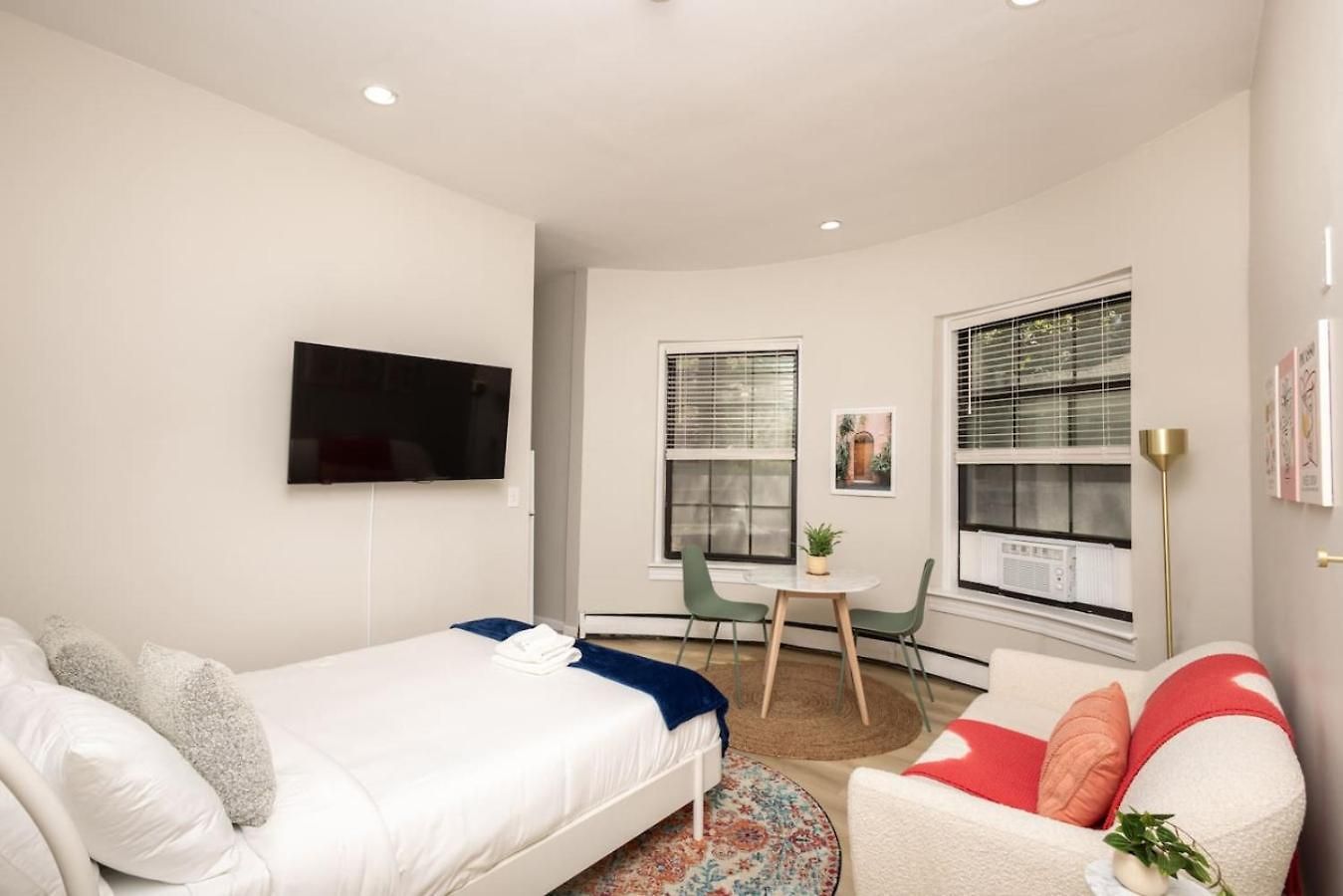 Cozy Near Prudential Ctr Apartment