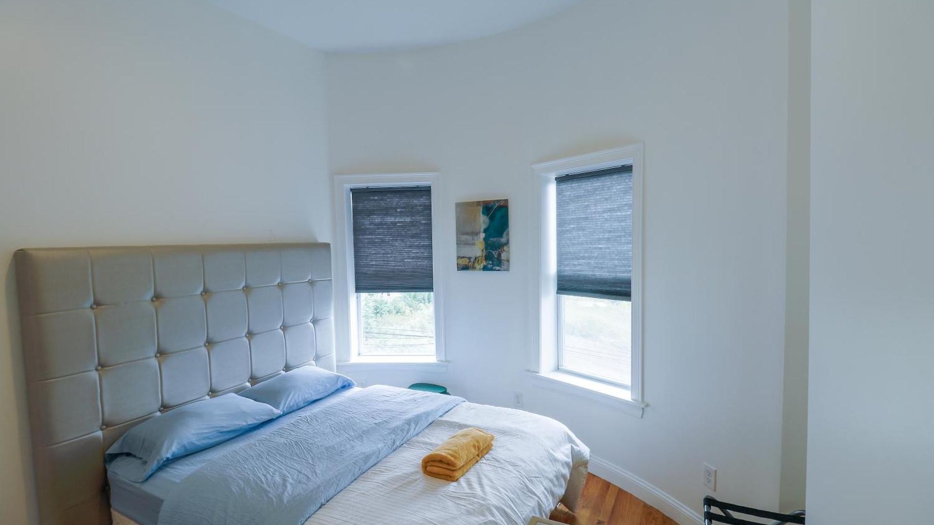 Modern & Spacious 4-bedroom In Roxbury Apartment