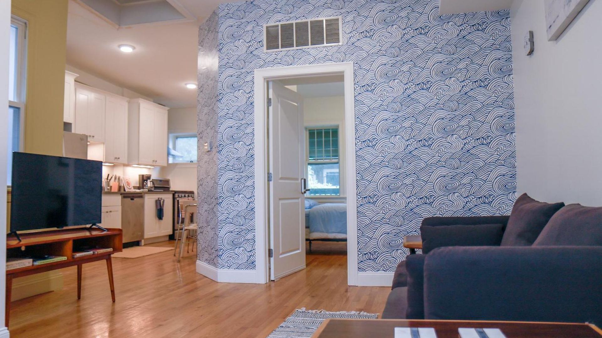 Modern & Spacious 4-bedroom In Roxbury Apartment *