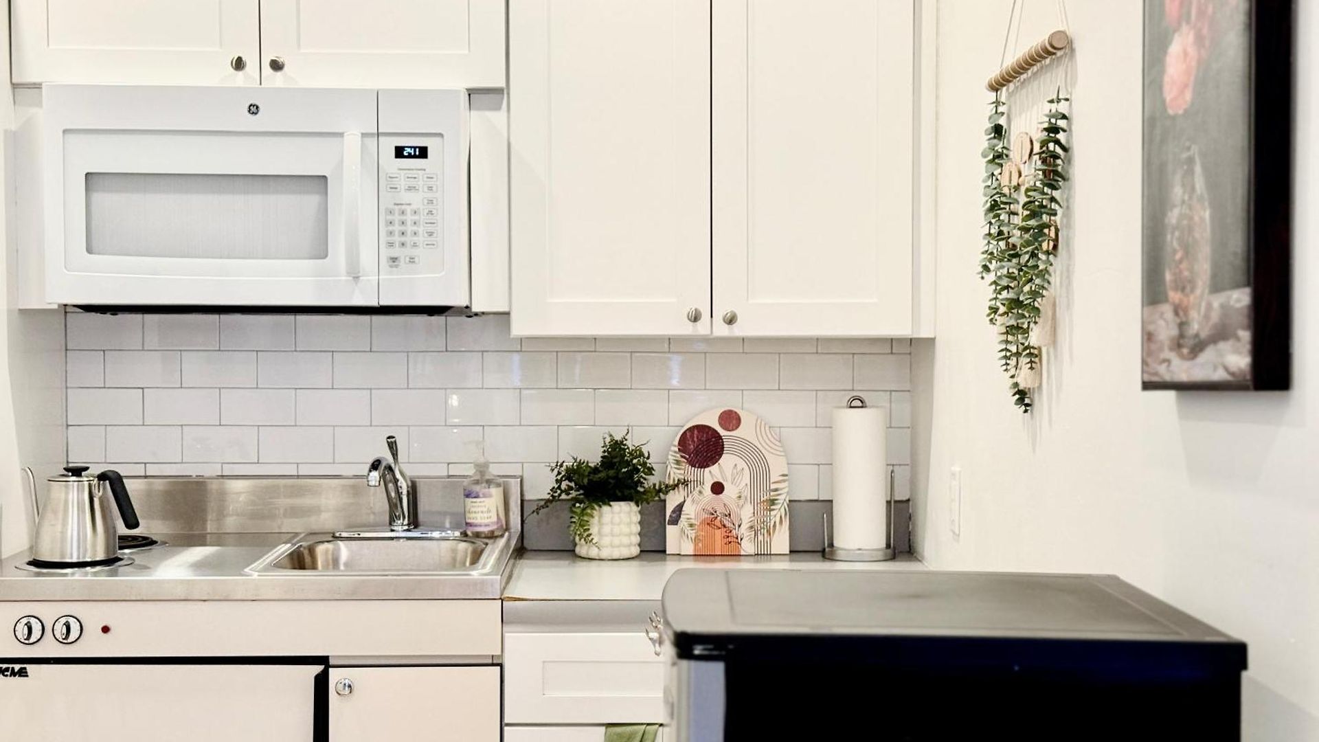 Chic Living On Newbury Street Apartment