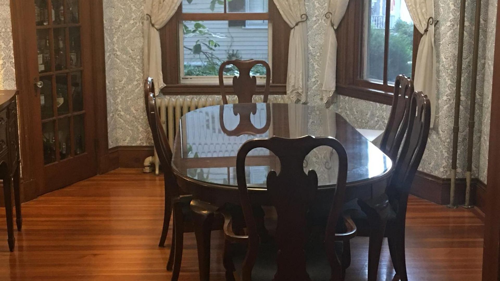Spacious 4 Bedroom Victorian In Boston