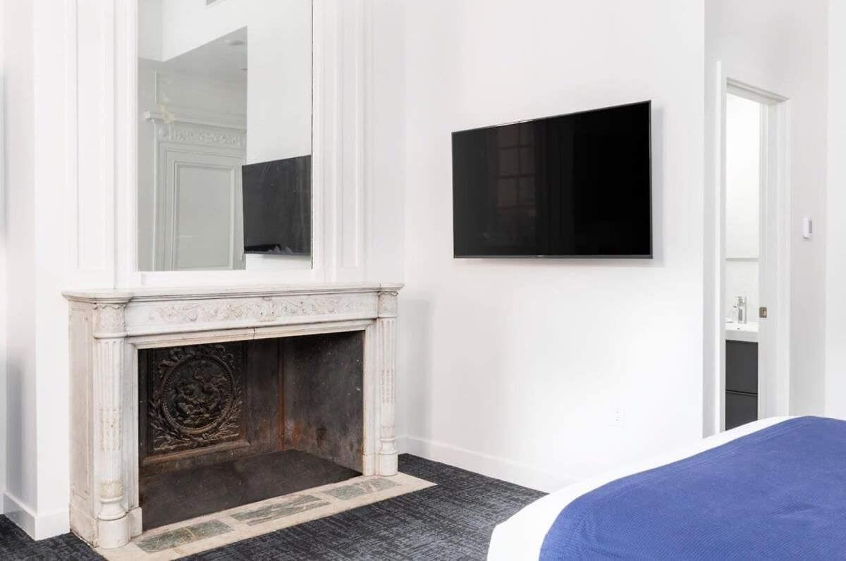 Stylish In Historic - Unit #204 *